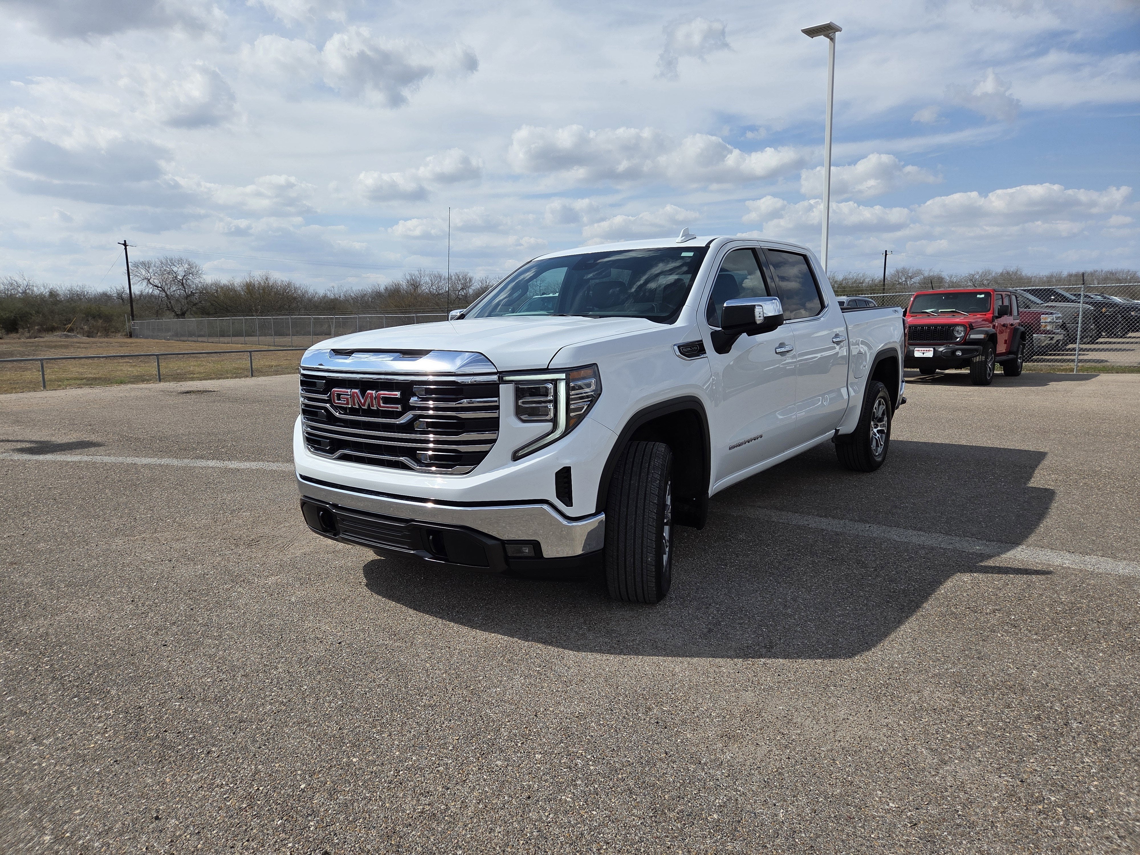 2025 GMC Sierra 1500 SLT