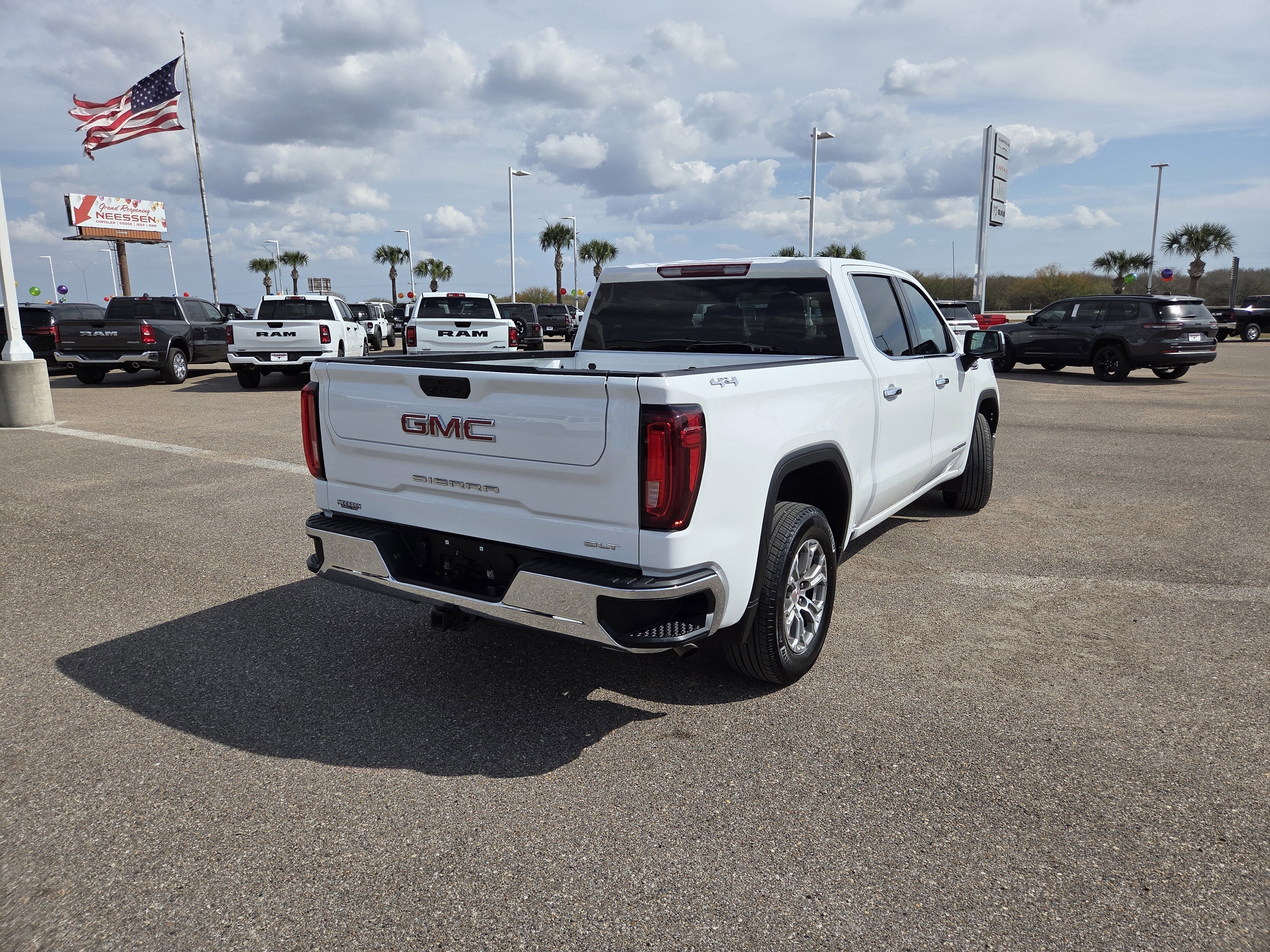 2025 GMC Sierra 1500 SLT