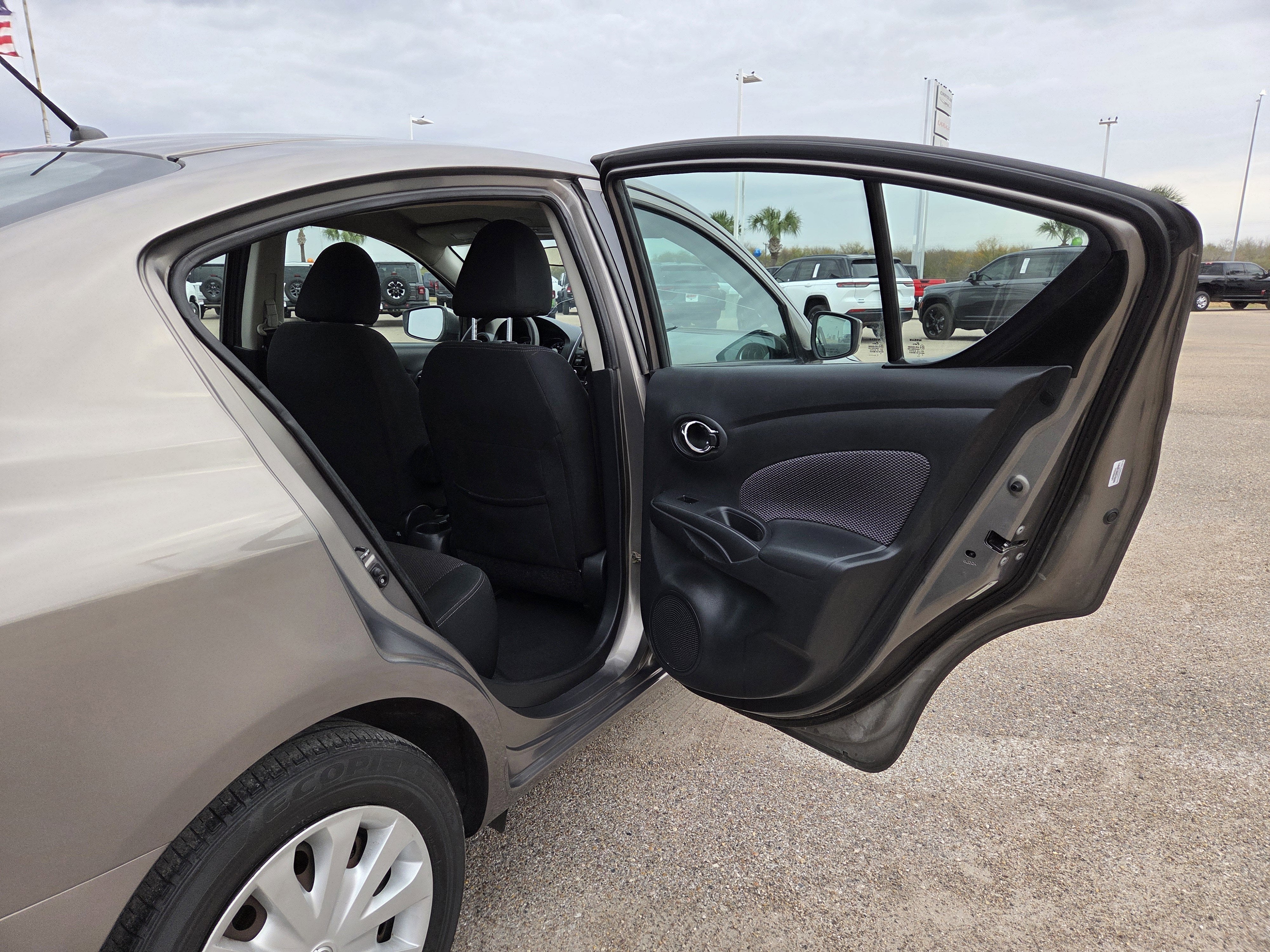 2017 Nissan Versa Sedan SV