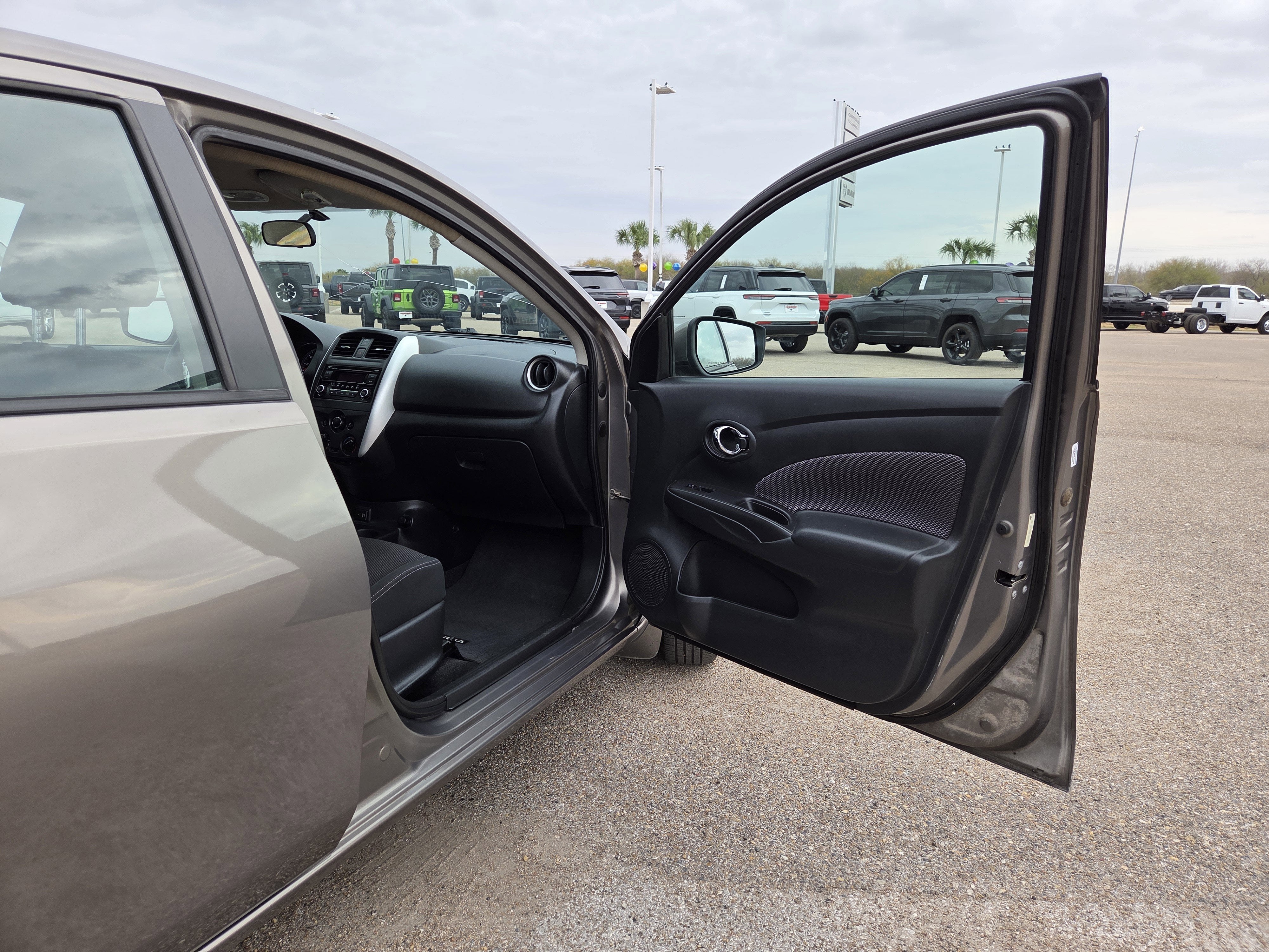 2017 Nissan Versa Sedan SV