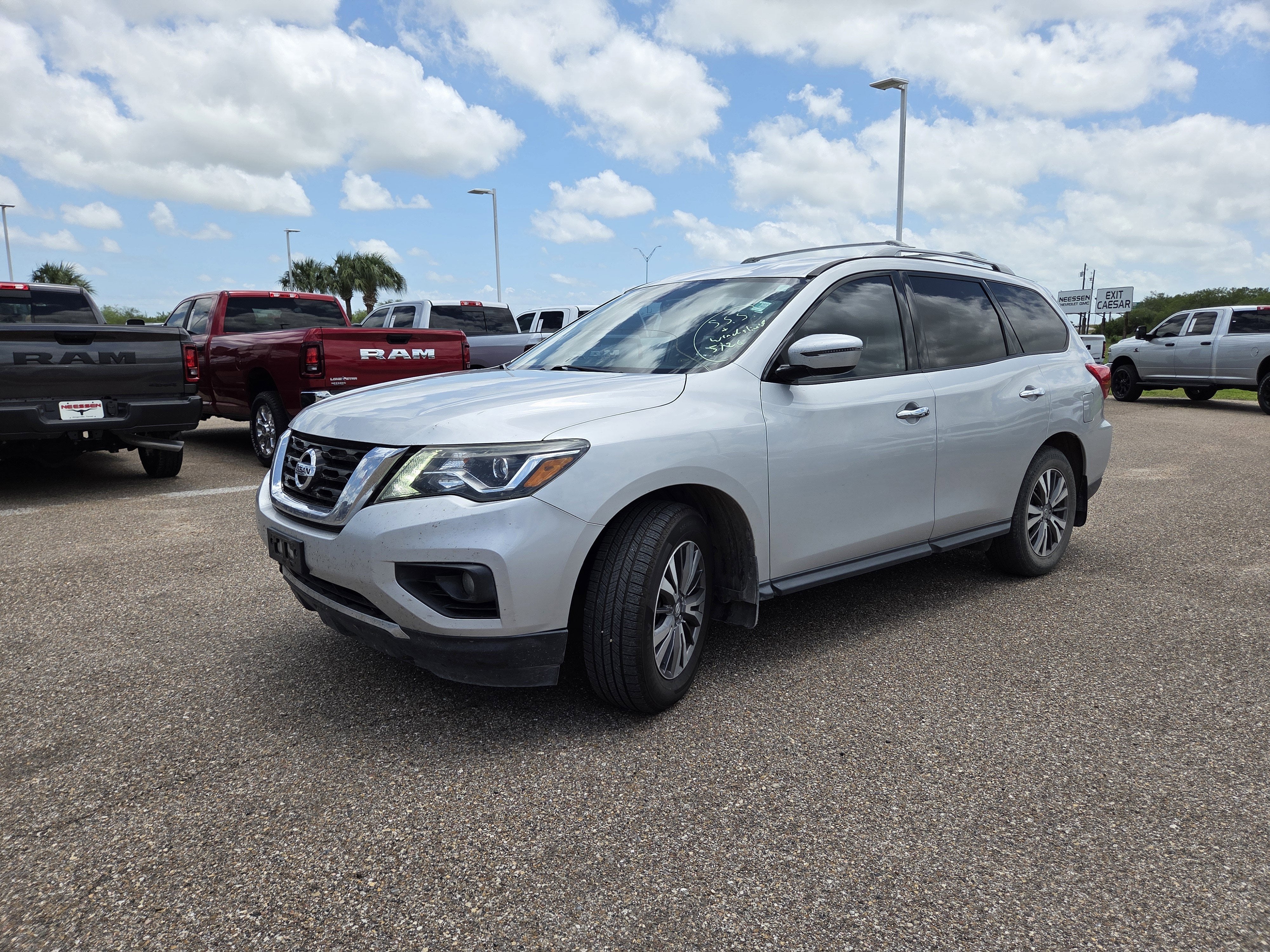 2019 Nissan Pathfinder SV