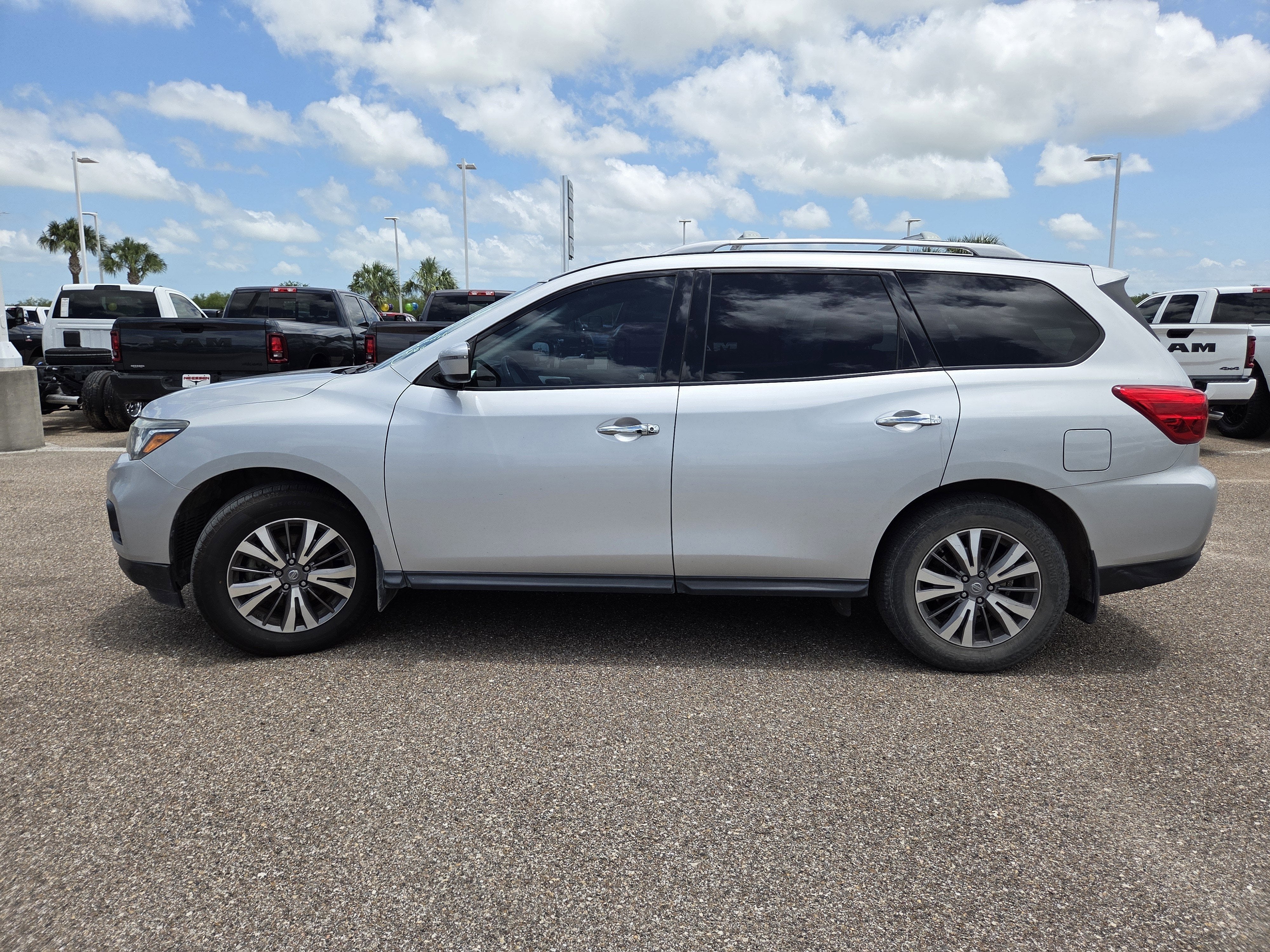 2019 Nissan Pathfinder SV