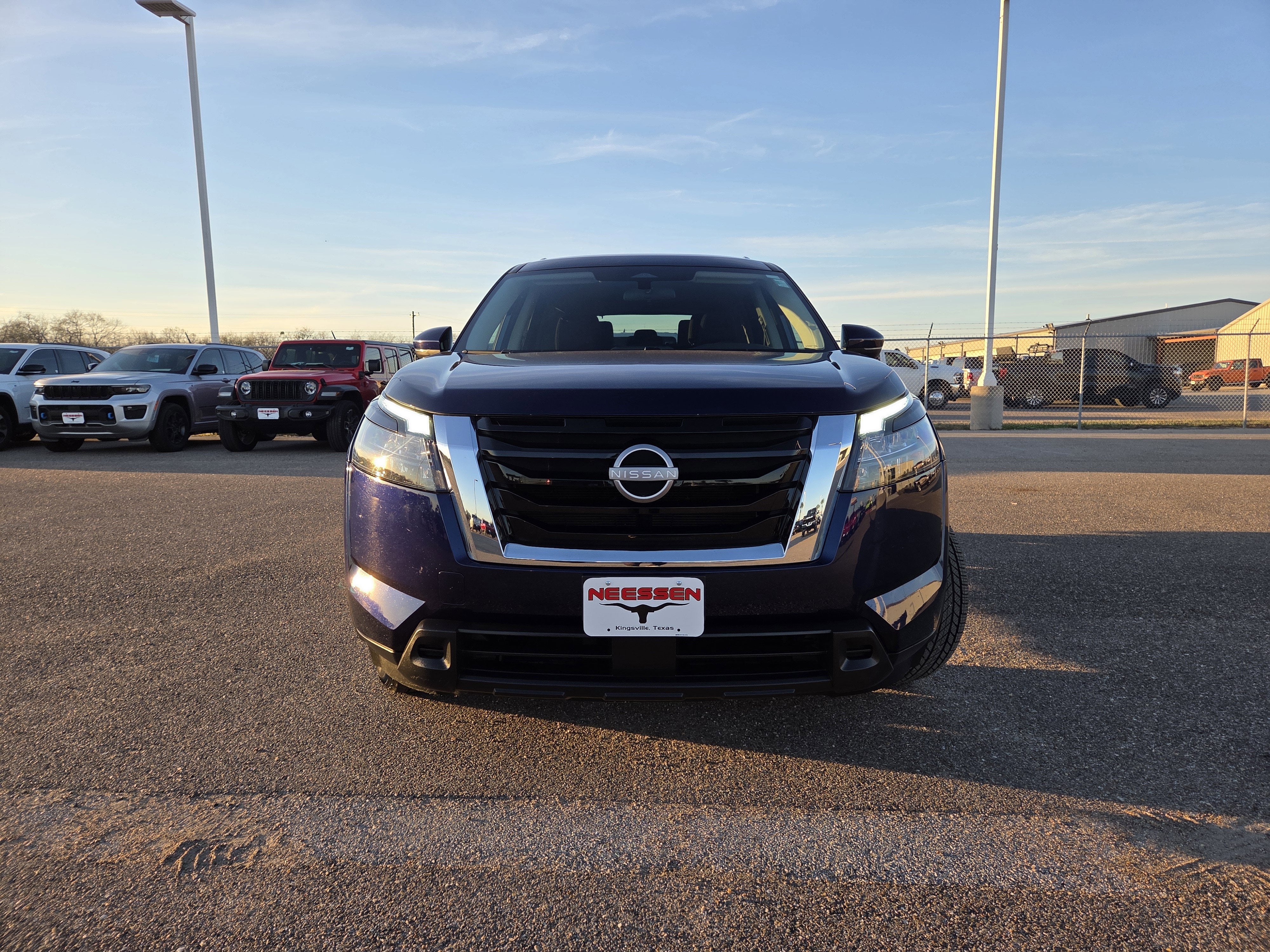 2025 Nissan Pathfinder SV