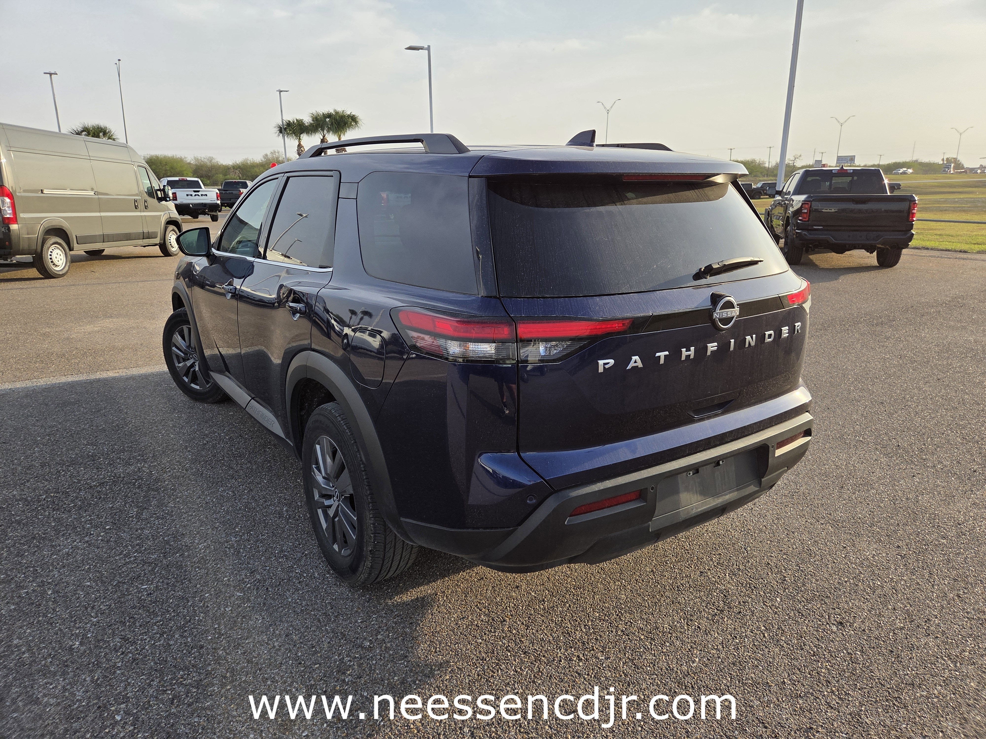 2025 Nissan Pathfinder SV