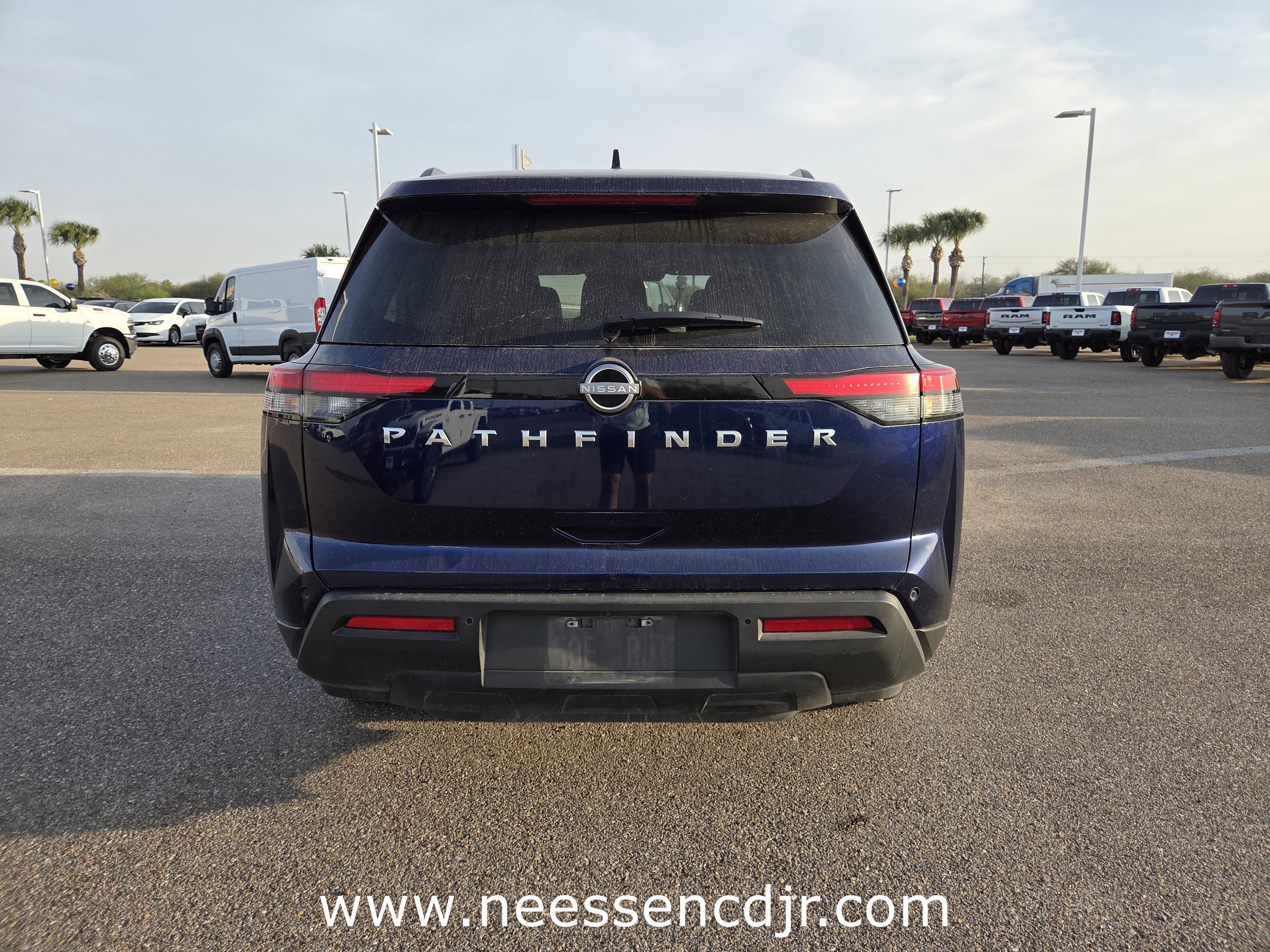 2025 Nissan Pathfinder SV