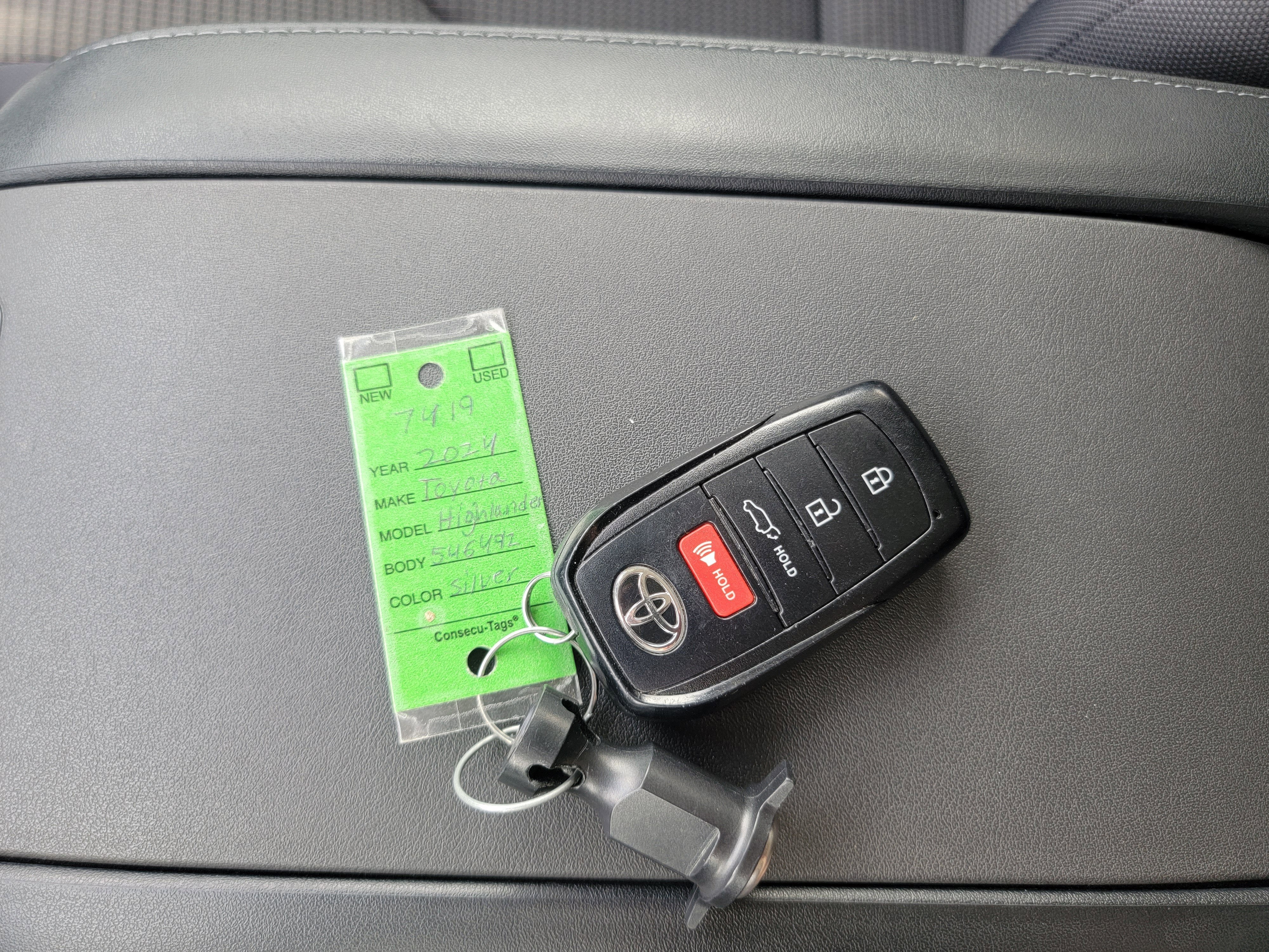 2024 Toyota Highlander LE