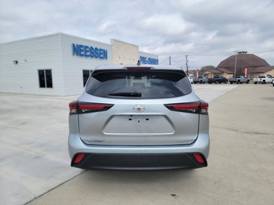 2024 Toyota Highlander LE