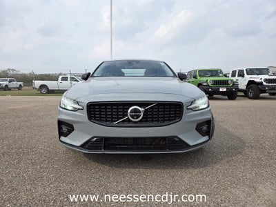 2024 Volvo S60 Plus Dark Theme