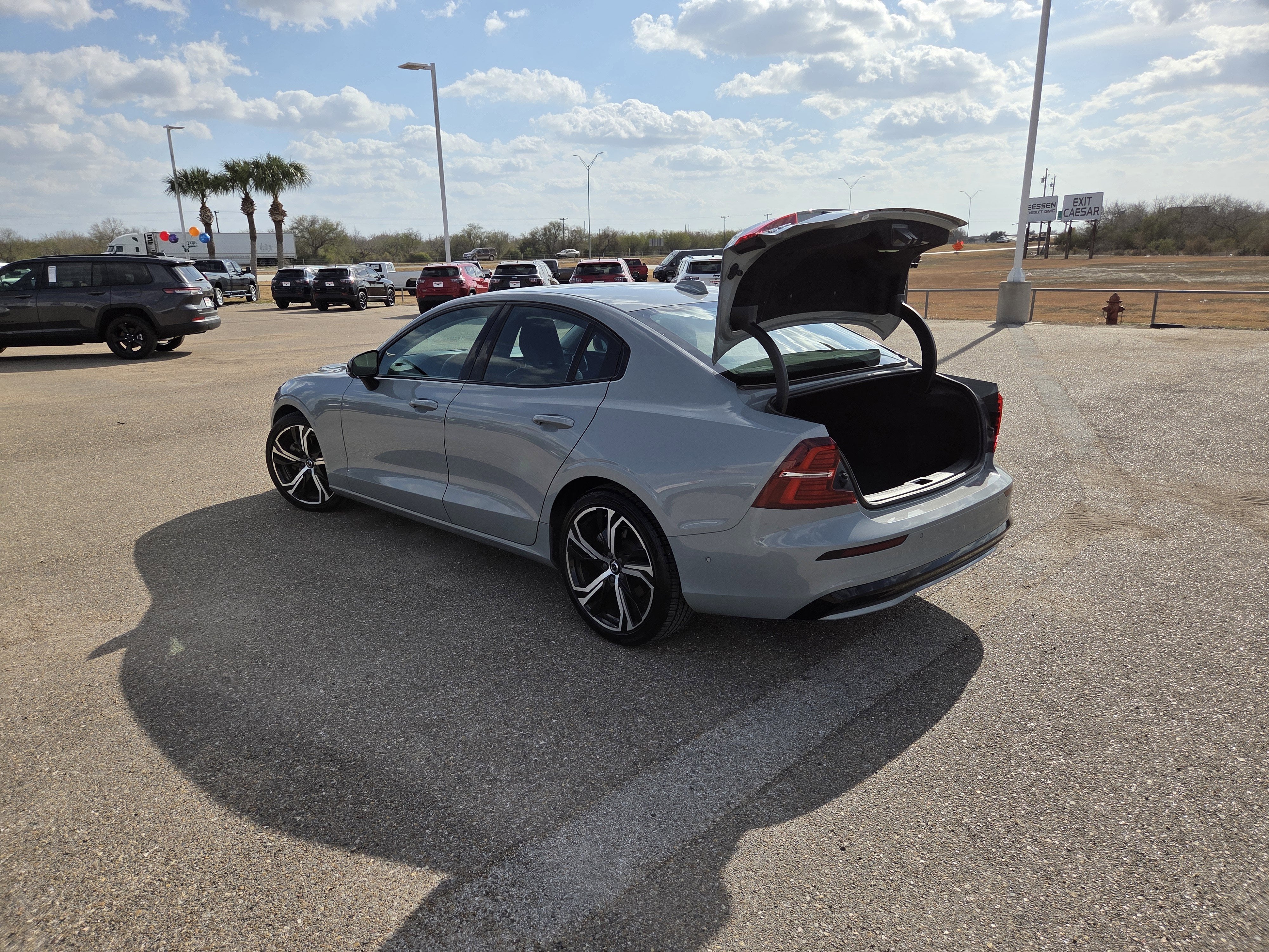 2024 Volvo S60 Plus Dark Theme