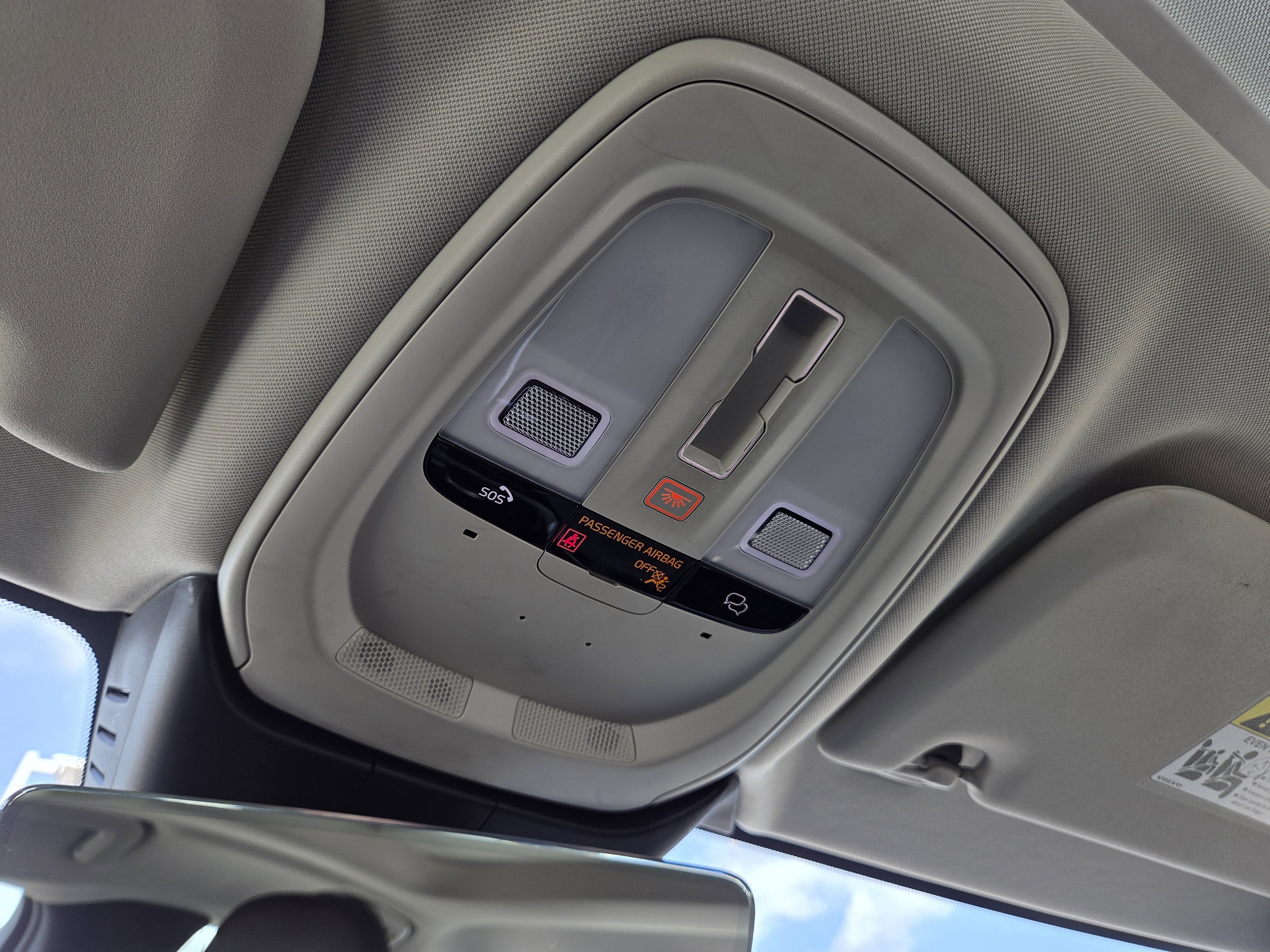 2024 Volvo S60 Plus Dark Theme