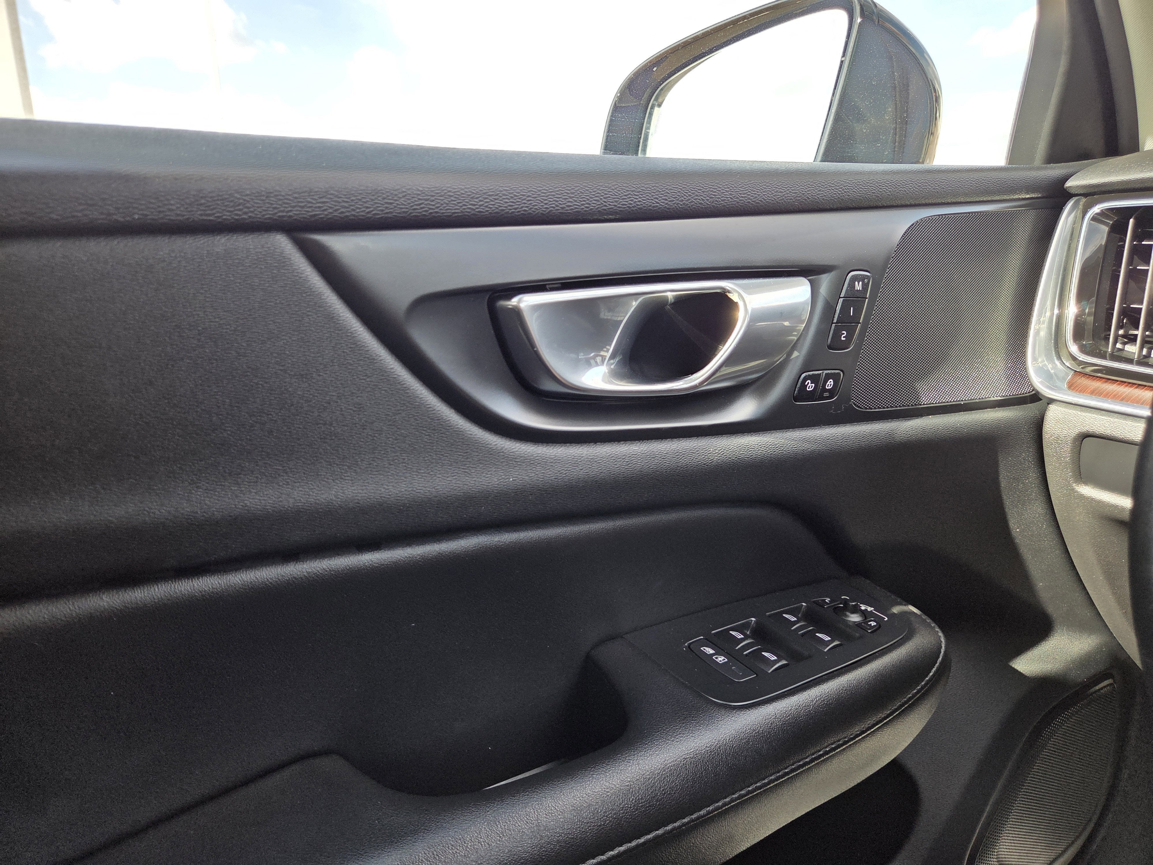 2024 Volvo S60 Plus Dark Theme