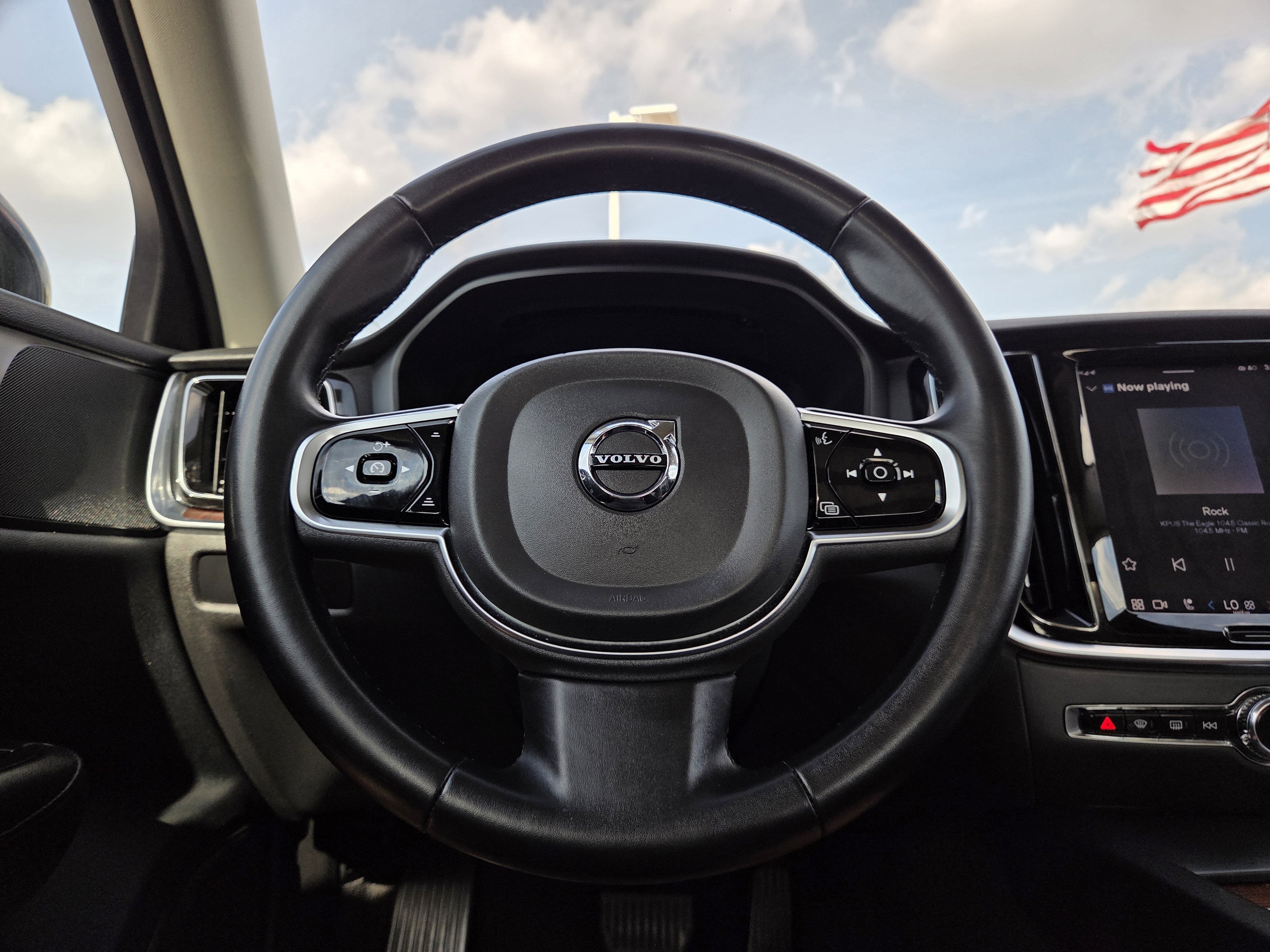 2024 Volvo S60 Plus Dark Theme