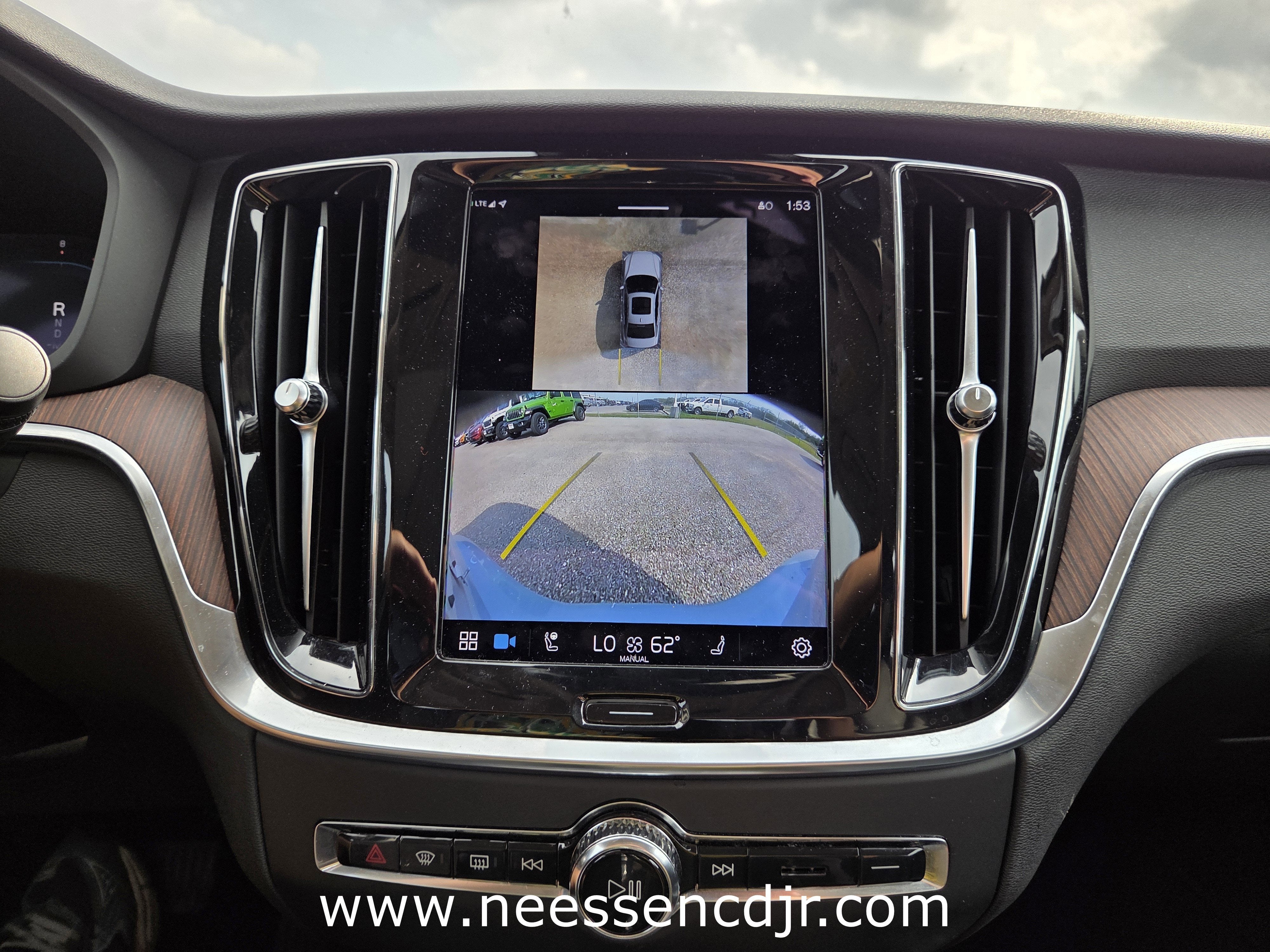 2024 Volvo S60 Plus Dark Theme