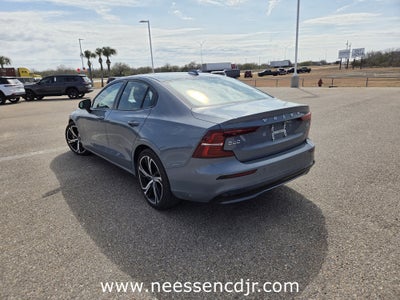 2024 Volvo S60 Core Dark Theme