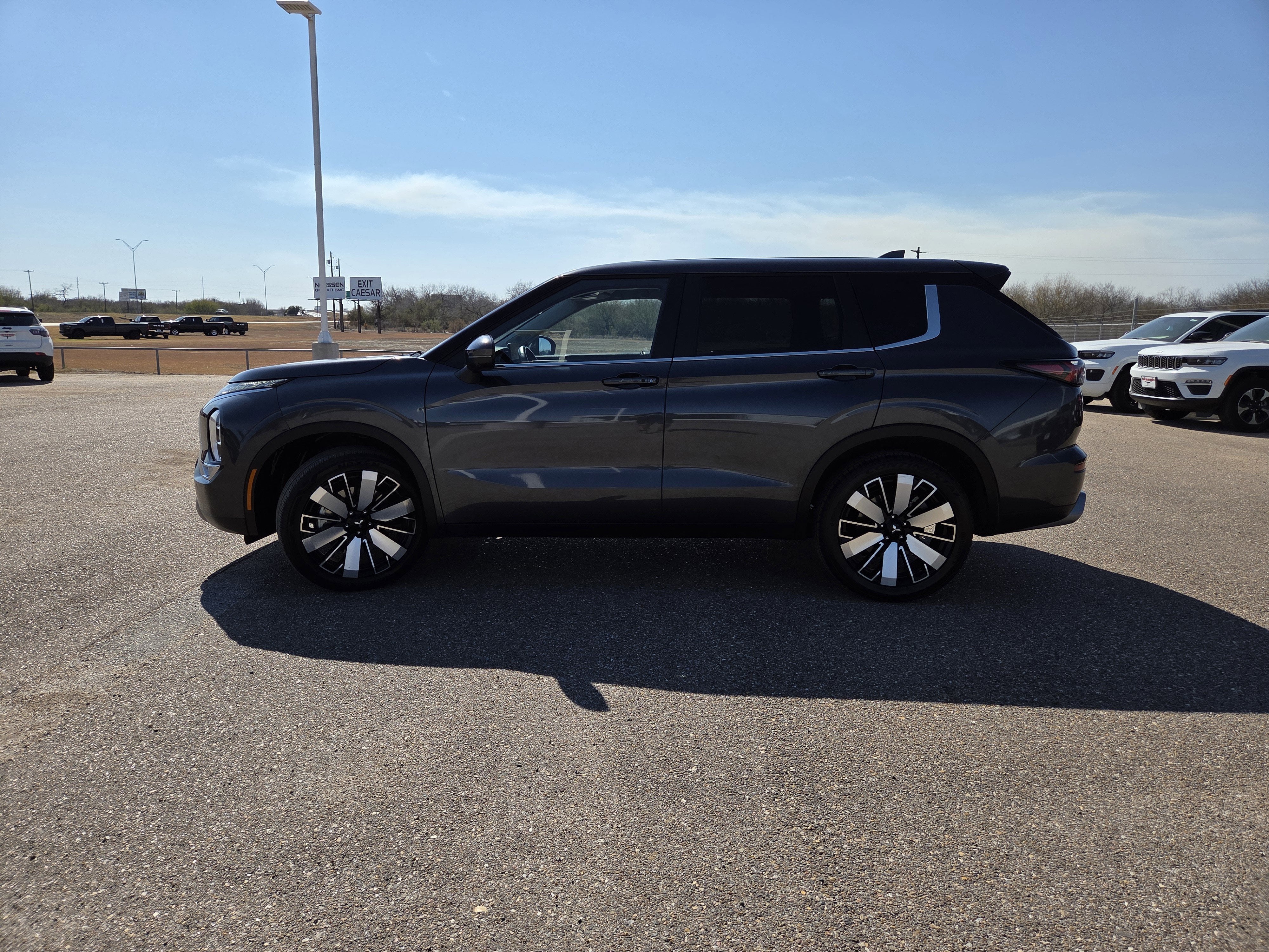 2025 Mitsubishi Outlander SE