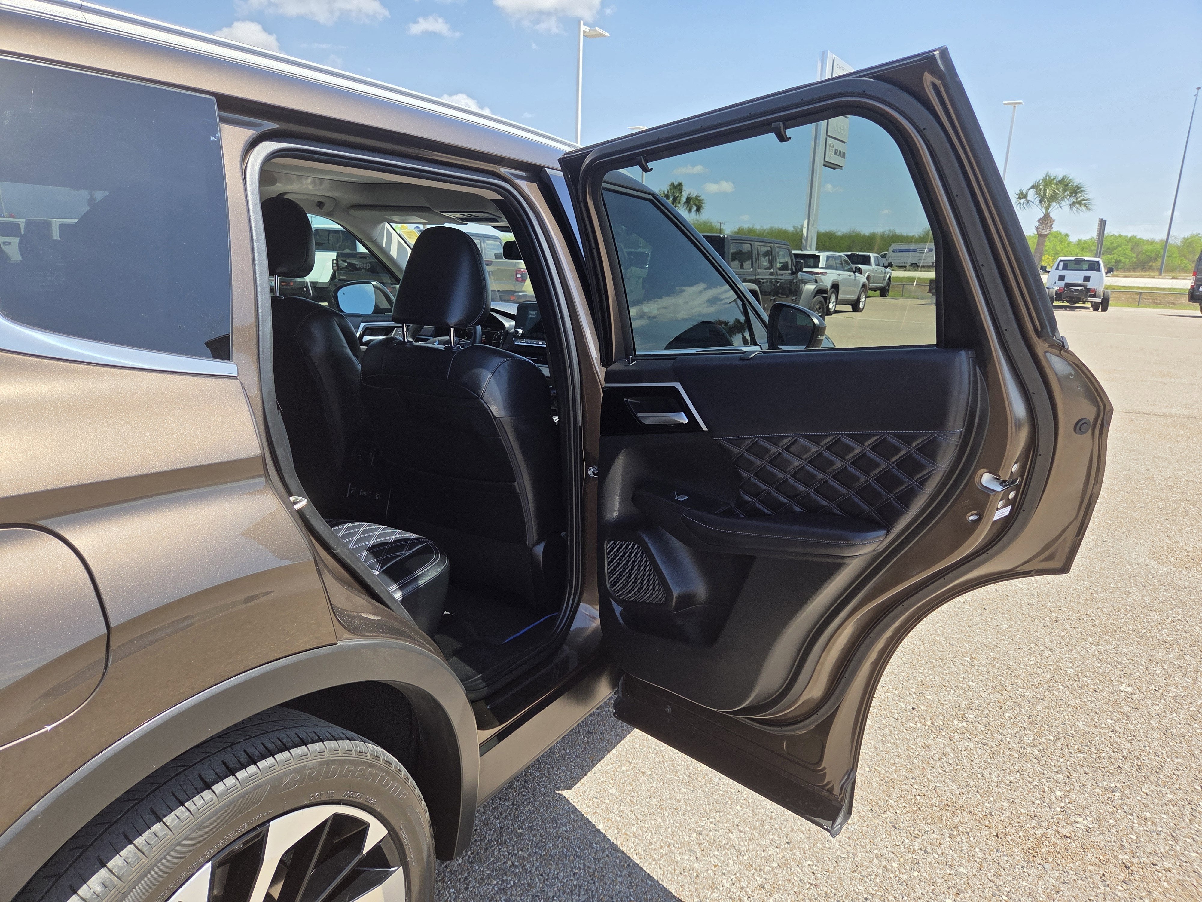 2024 Mitsubishi Outlander Plug-In Hybrid SEL Black Edition