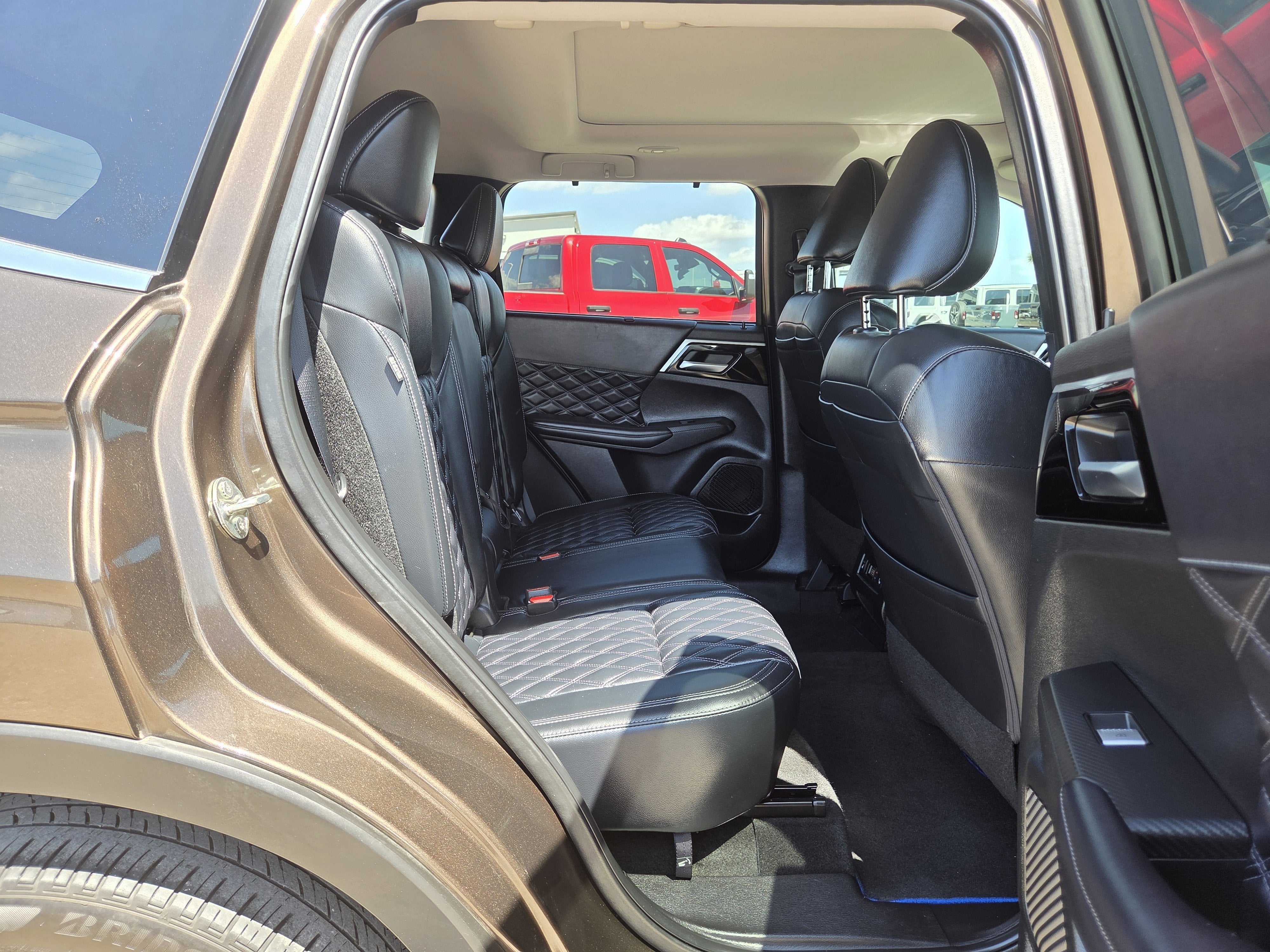 2024 Mitsubishi Outlander Plug-In Hybrid SEL Black Edition