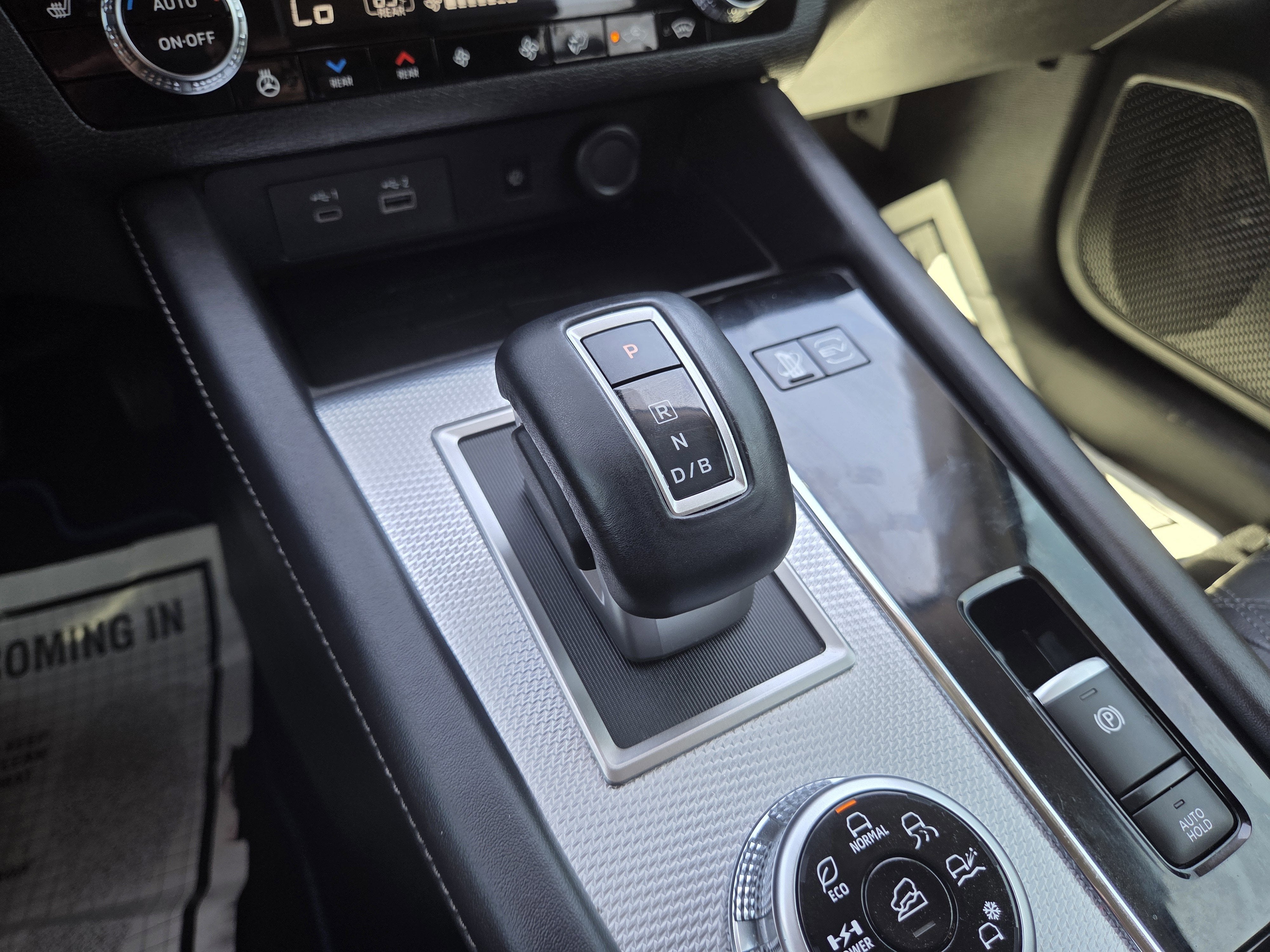 2024 Mitsubishi Outlander Plug-In Hybrid SEL Black Edition