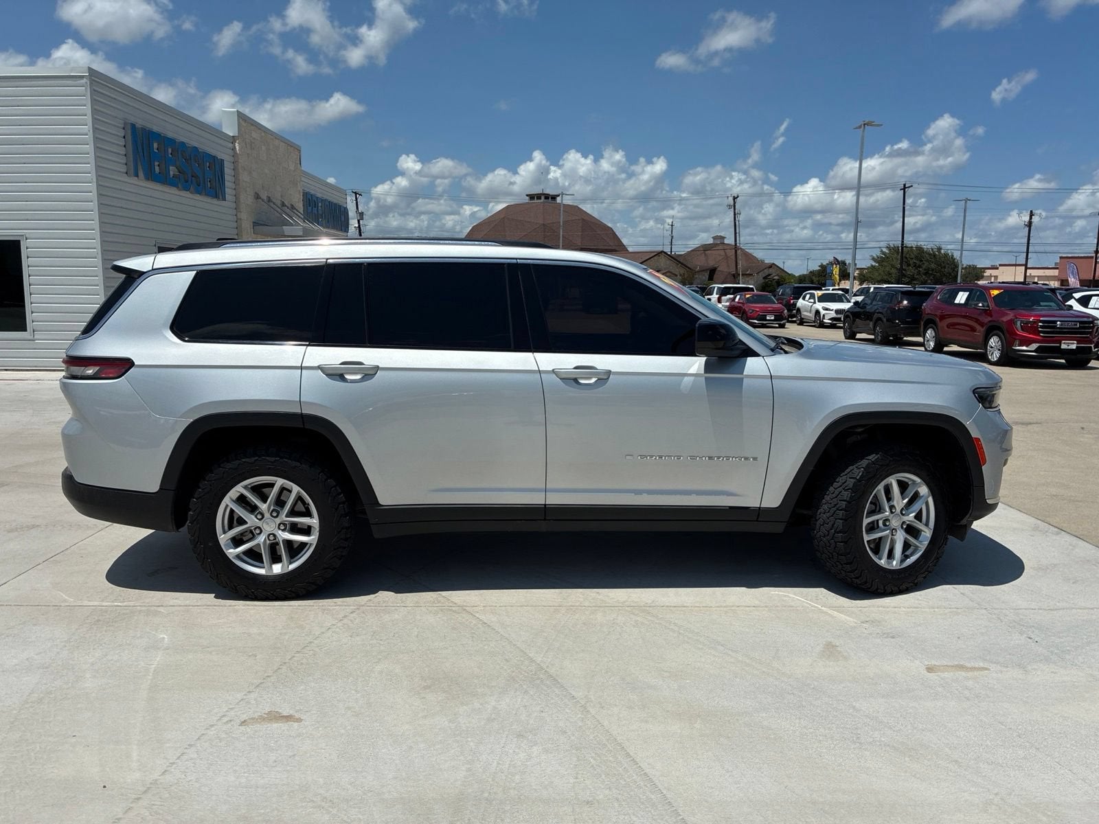 2023 Jeep Grand Cherokee L Laredo