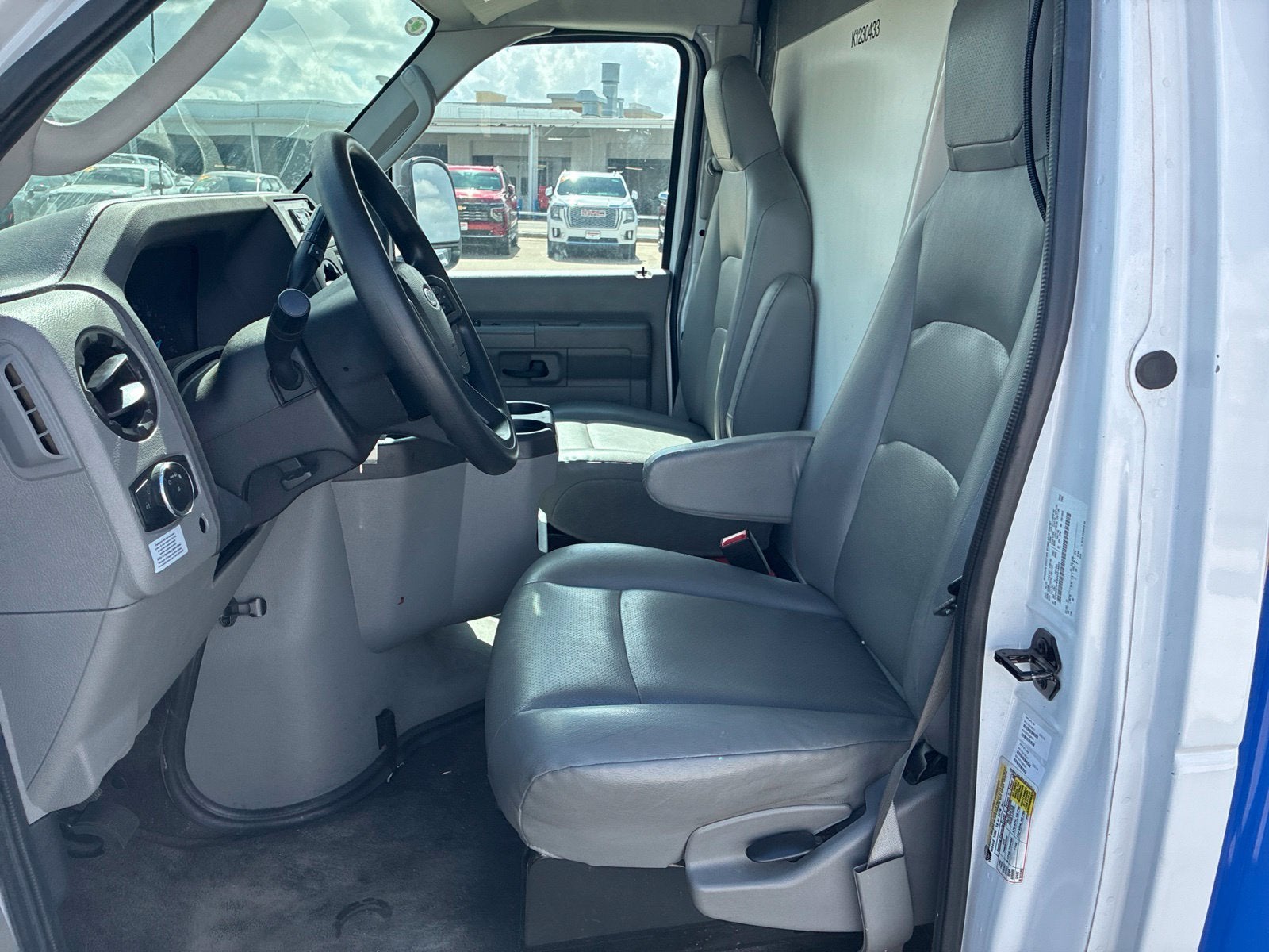 2023 FORD TRUCK E-SERIES CUTAWA Base