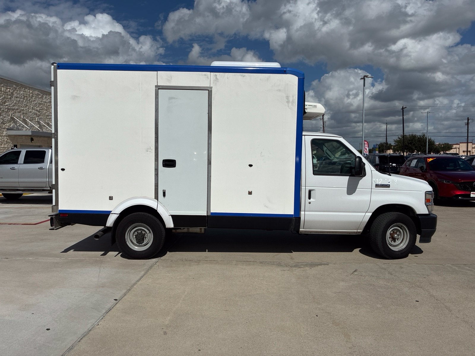 2023 FORD TRUCK E-SERIES CUTAWA Base
