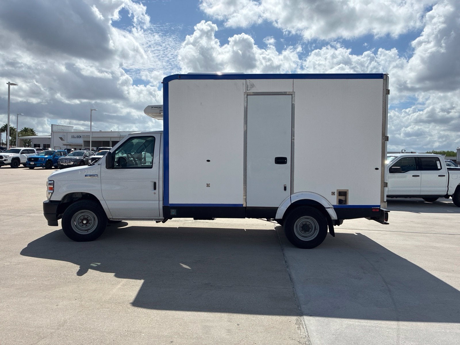 2023 FORD TRUCK E-SERIES CUTAWA Base