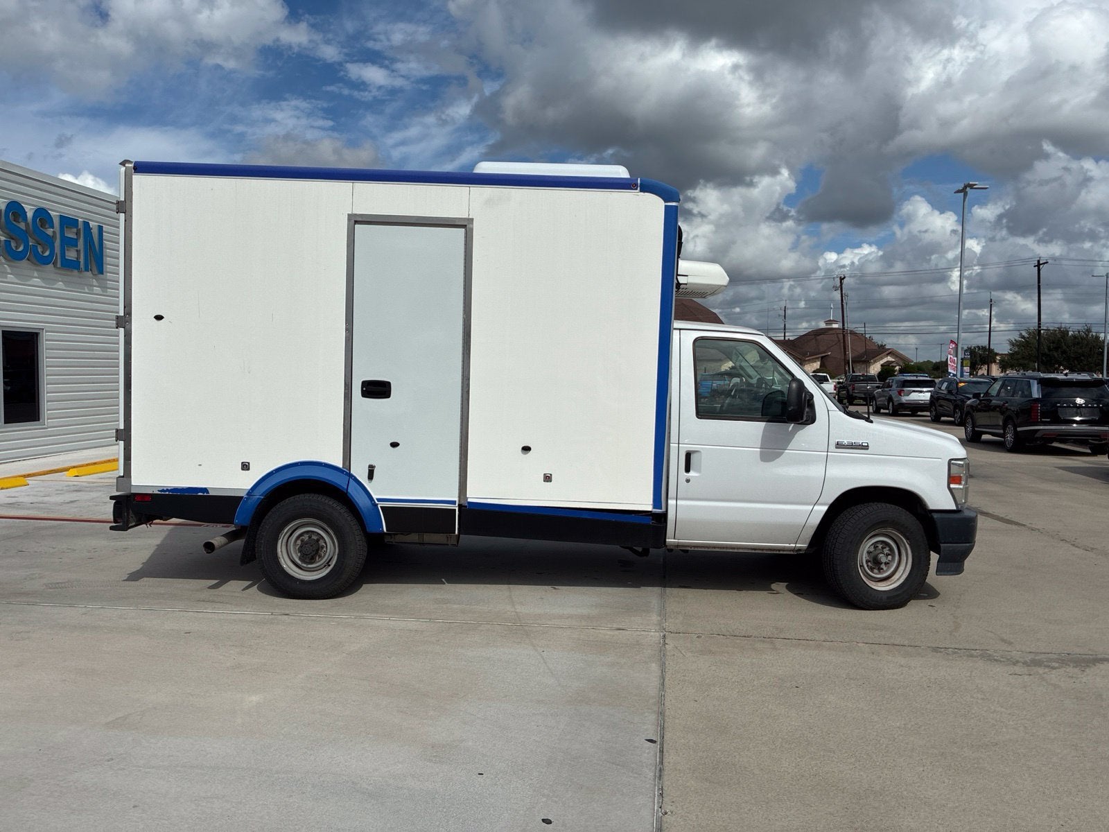 2023 FORD TRUCK E-SERIES CUTAWA Base