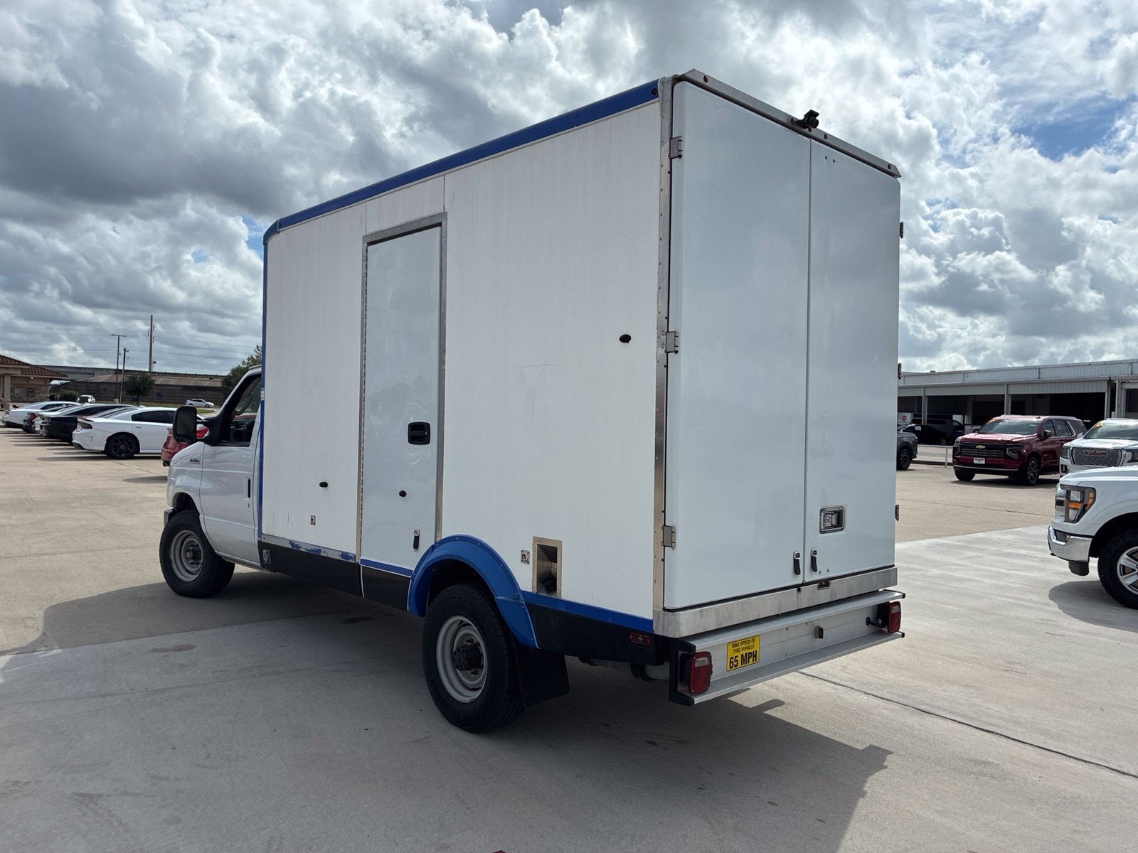 2023 FORD TRUCK E-SERIES CUTAWA Base