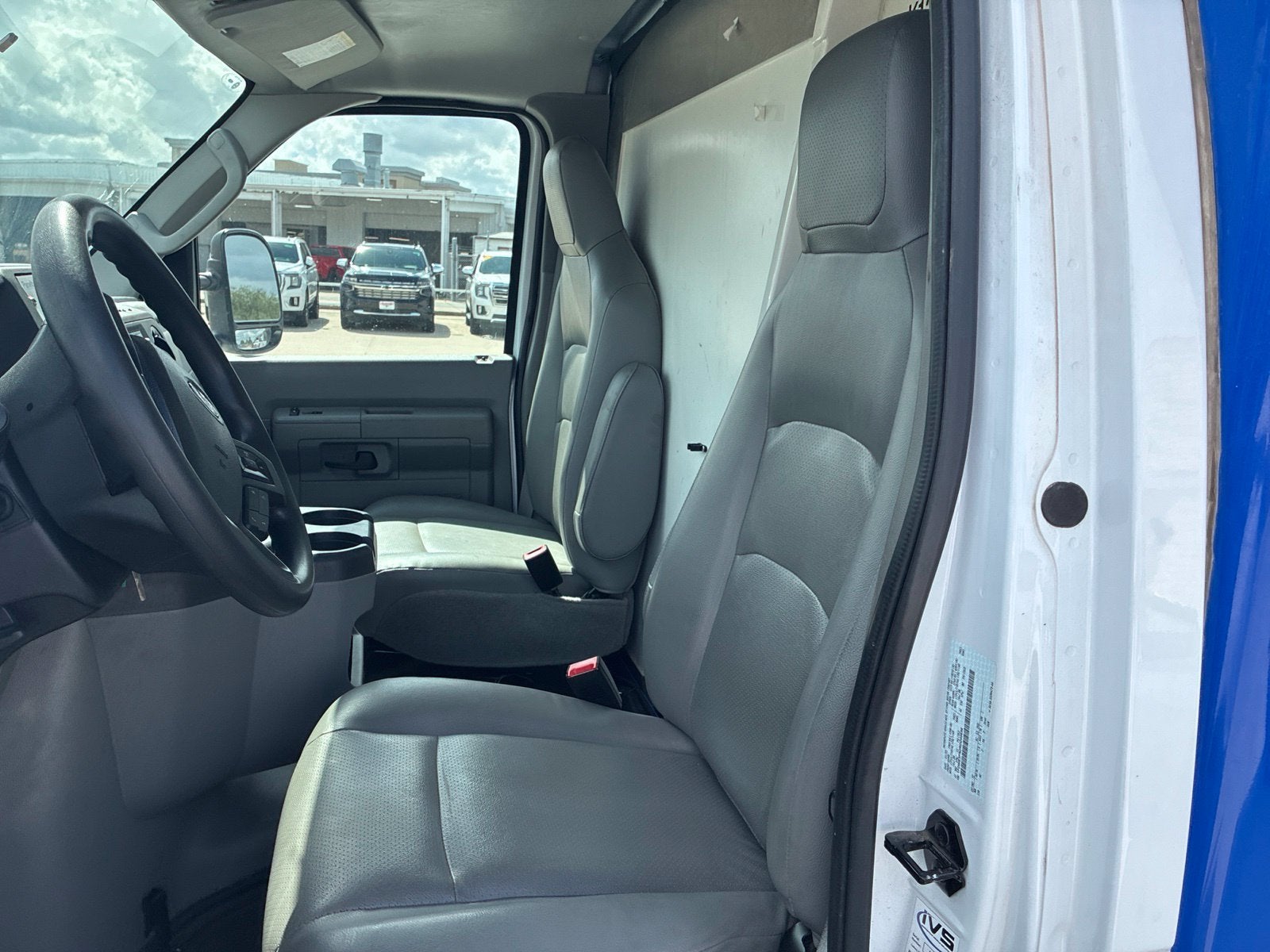 2024 FORD TRUCK E-SERIES CUTAWA Base