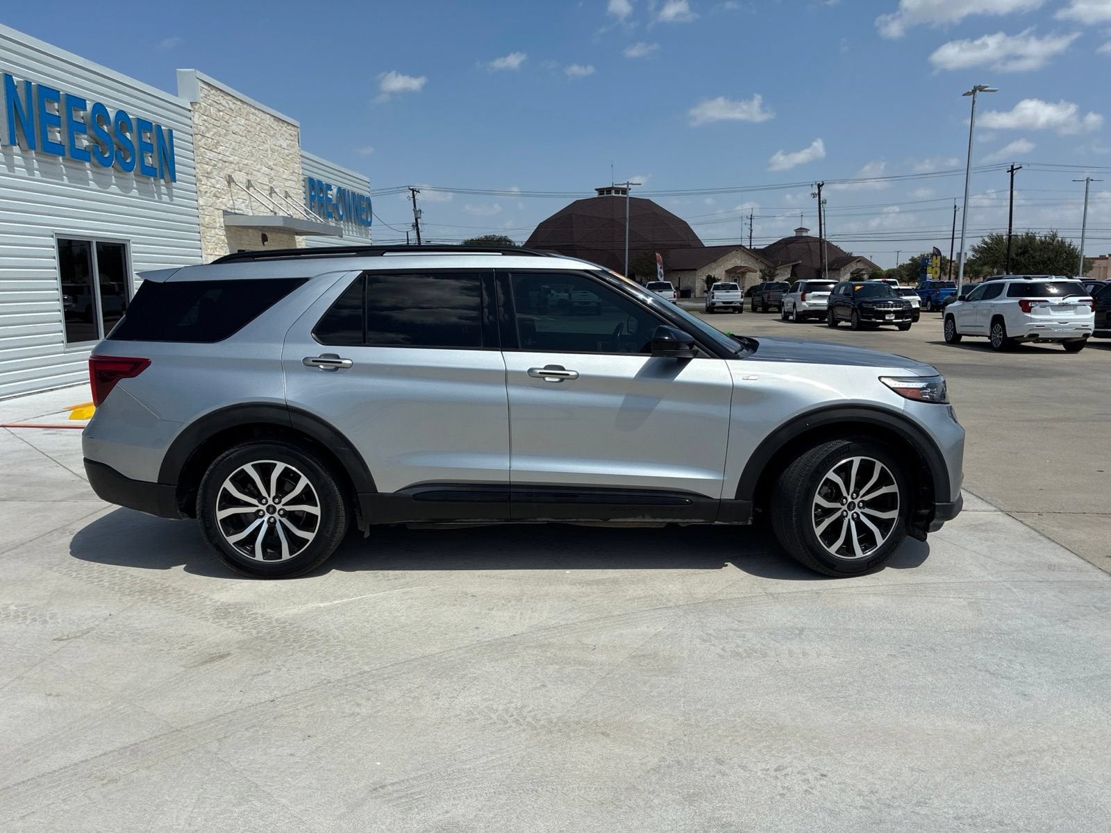 2022 Ford Explorer ST-Line