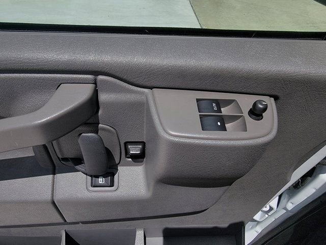 2025 Chevrolet Express Passenger 1LT