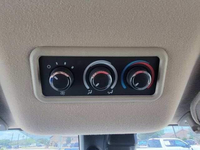 2025 Chevrolet Express Passenger 1LT
