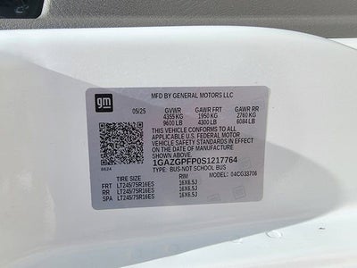 2025 Chevrolet Express Passenger 1LT