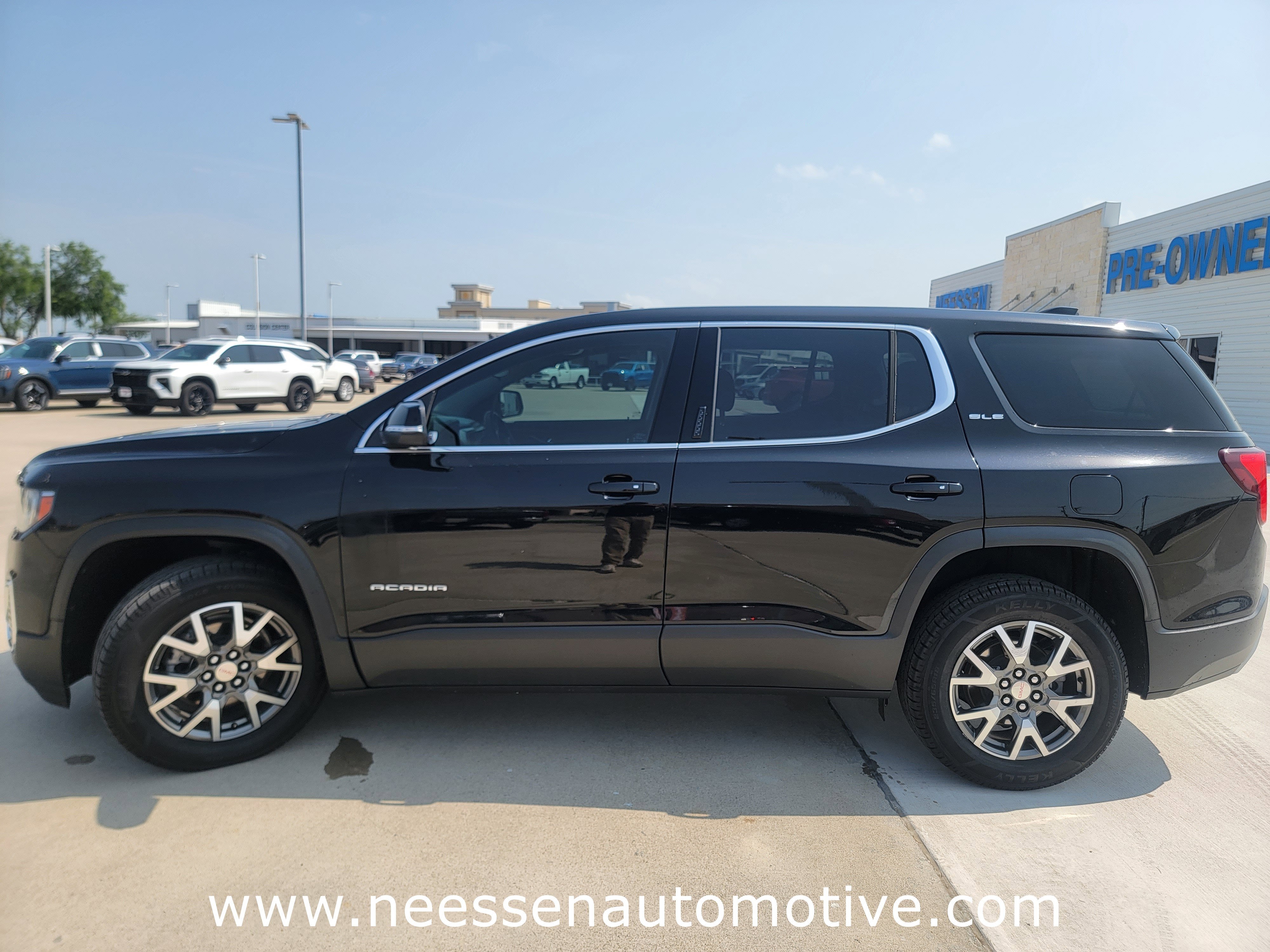 2022 GMC Acadia SLE