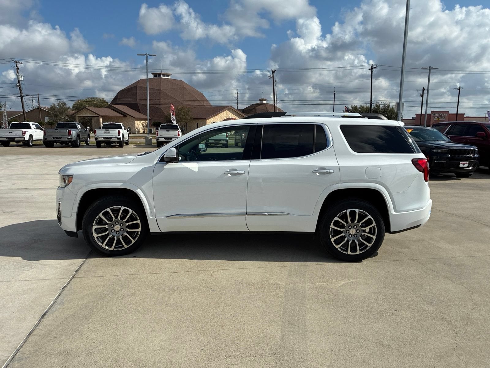 2023 GMC Acadia Denali