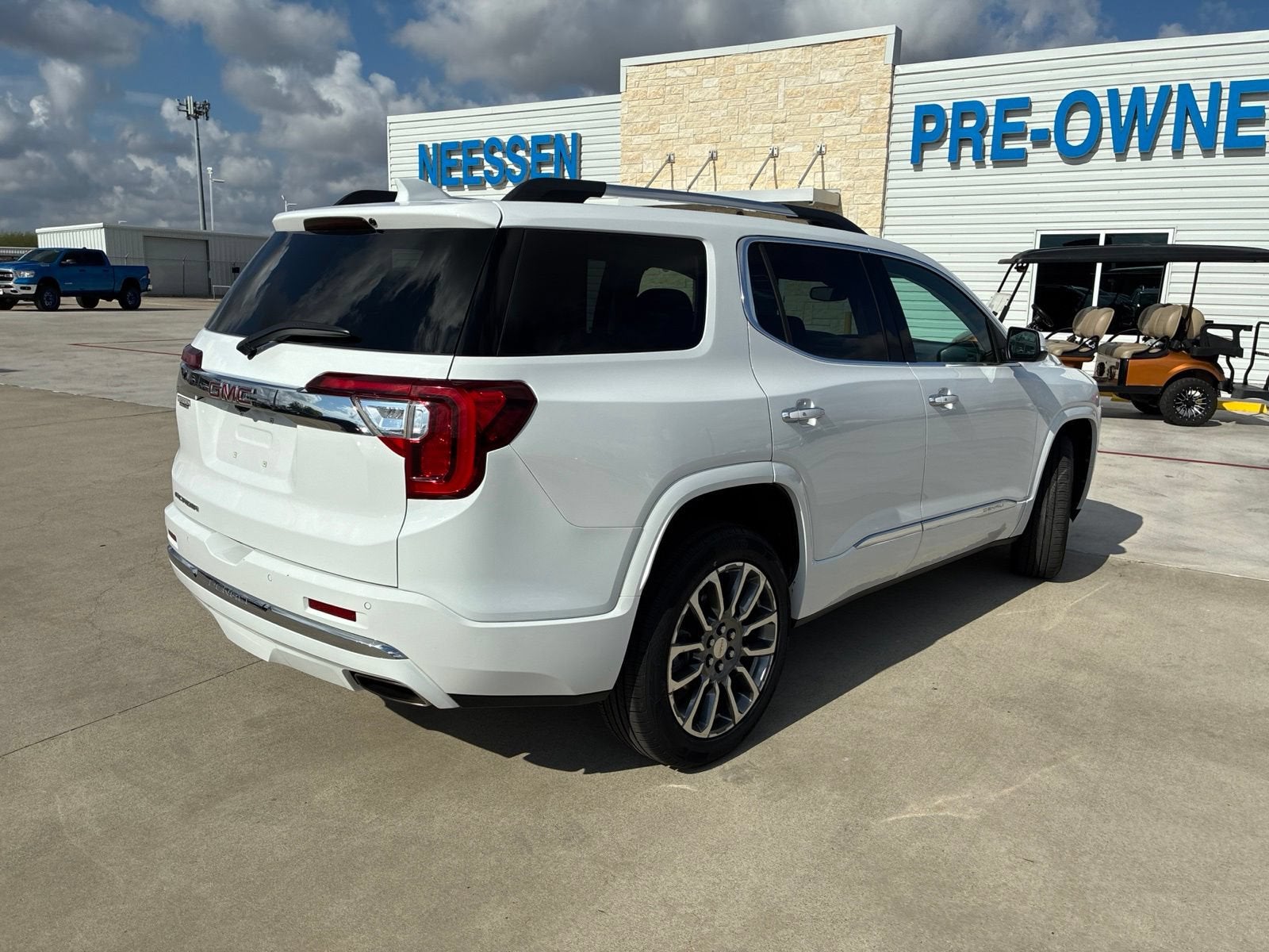 2023 GMC Acadia Denali