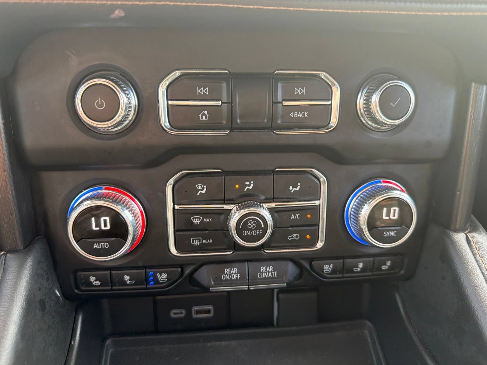2024 GMC Yukon XL AT4