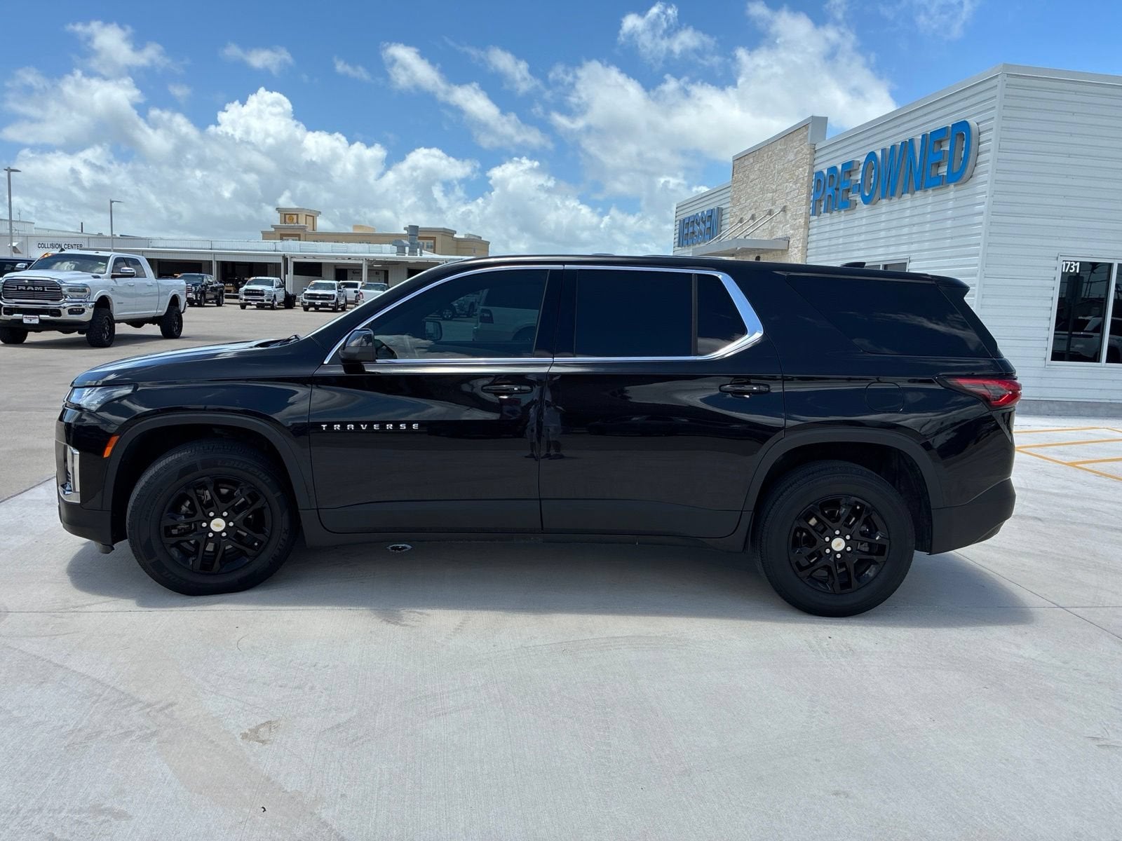 2023 Chevrolet Traverse LS
