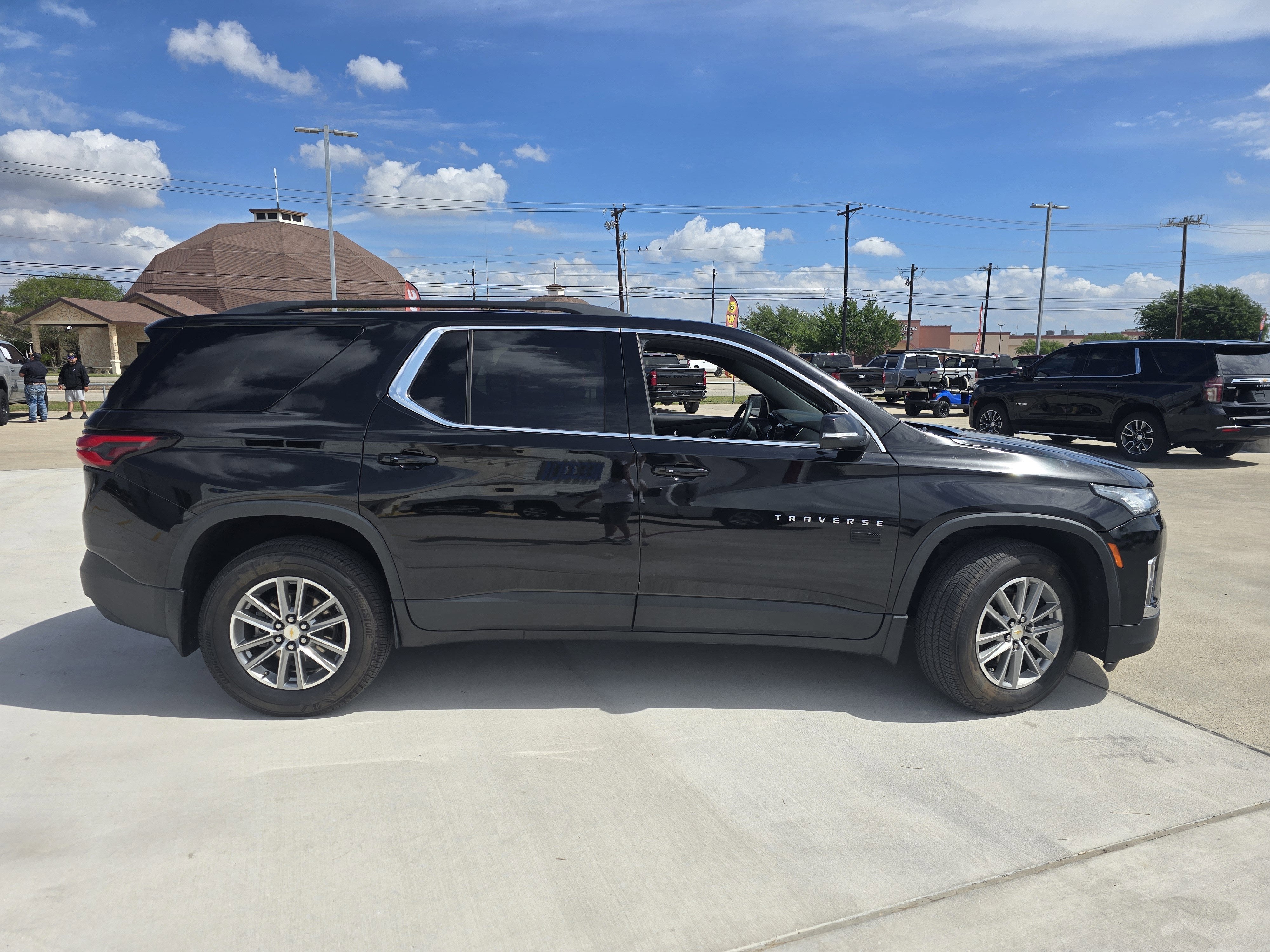 2023 Chevrolet Traverse LT Leather