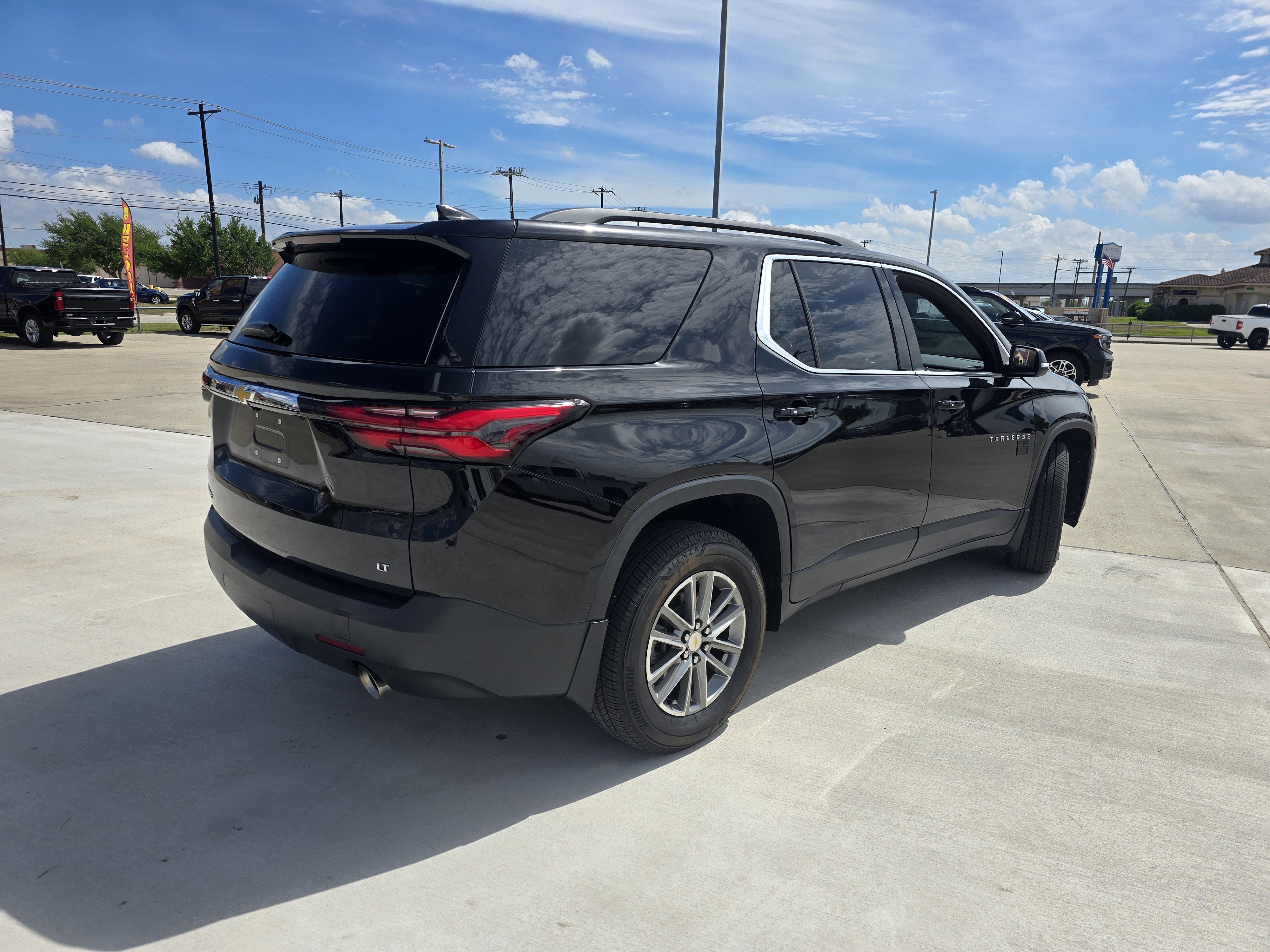 2023 Chevrolet Traverse LT Leather