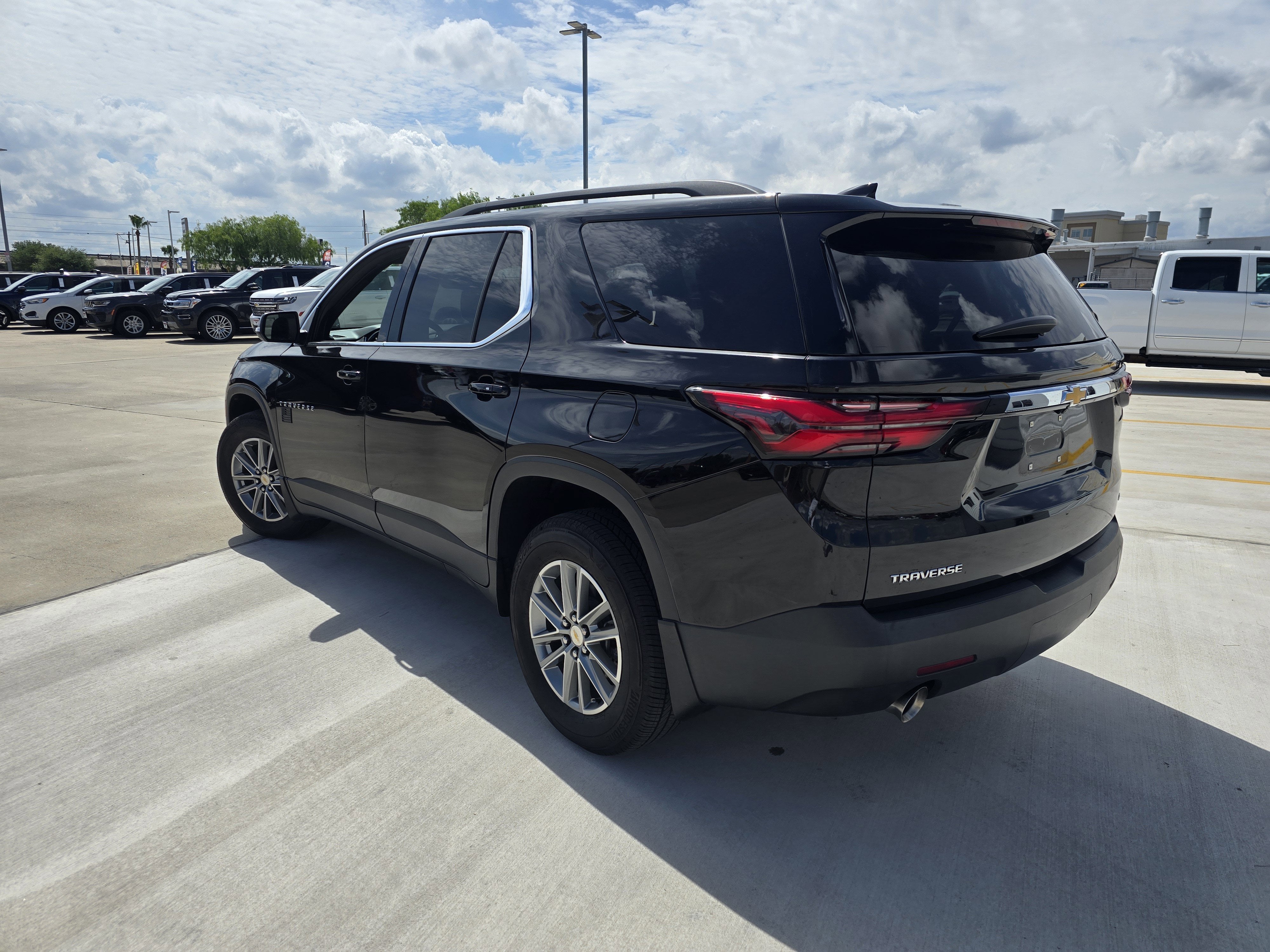 2023 Chevrolet Traverse LT Leather