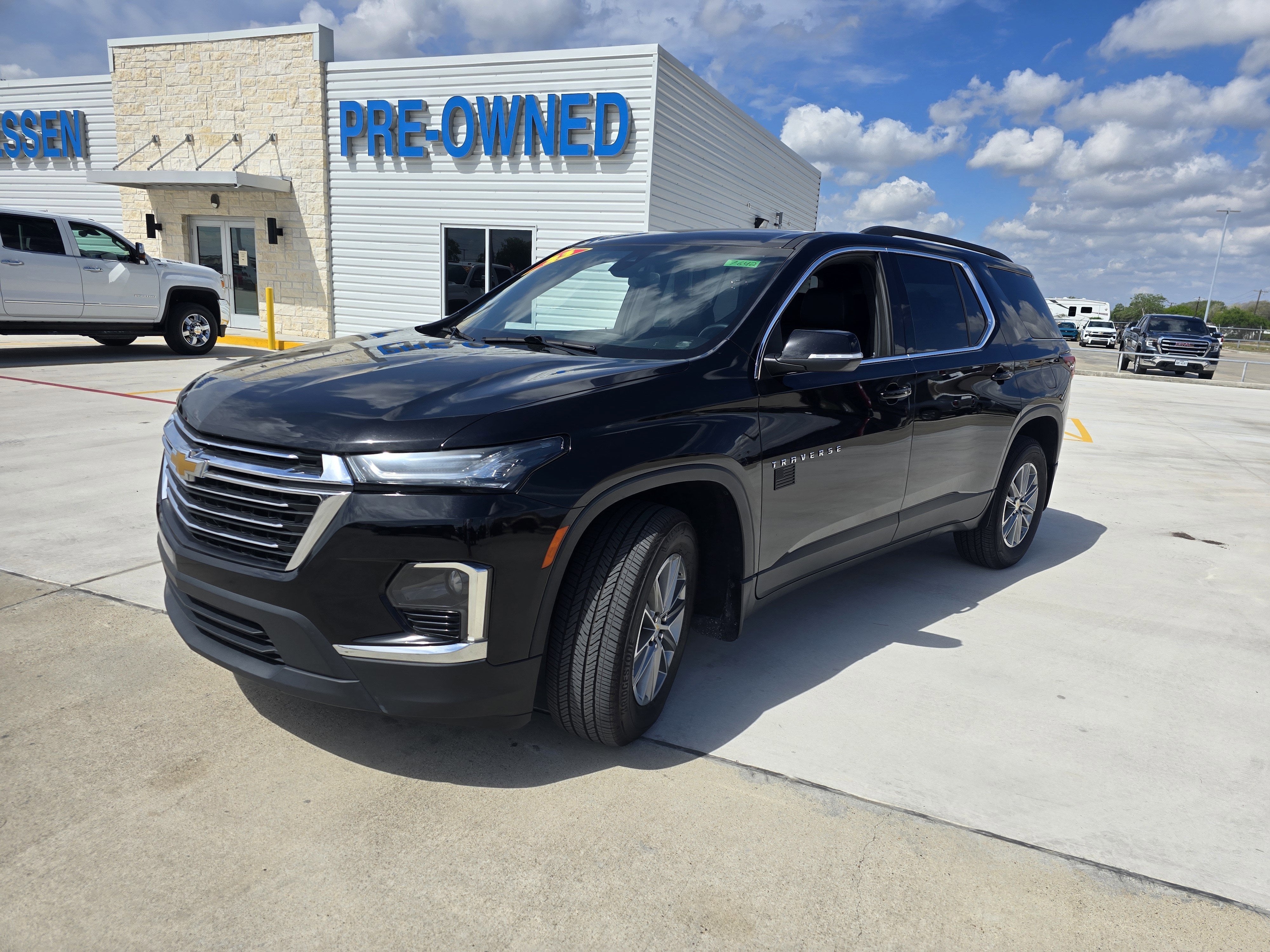 2023 Chevrolet Traverse LT Leather