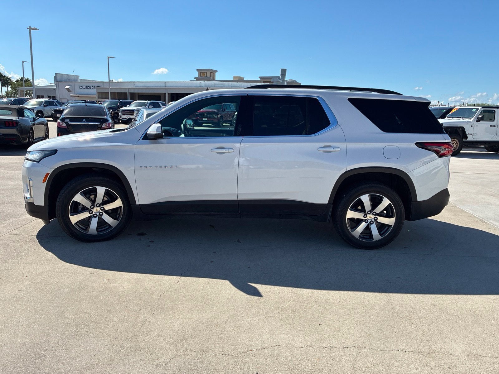 2022 Chevrolet Traverse LT Leather