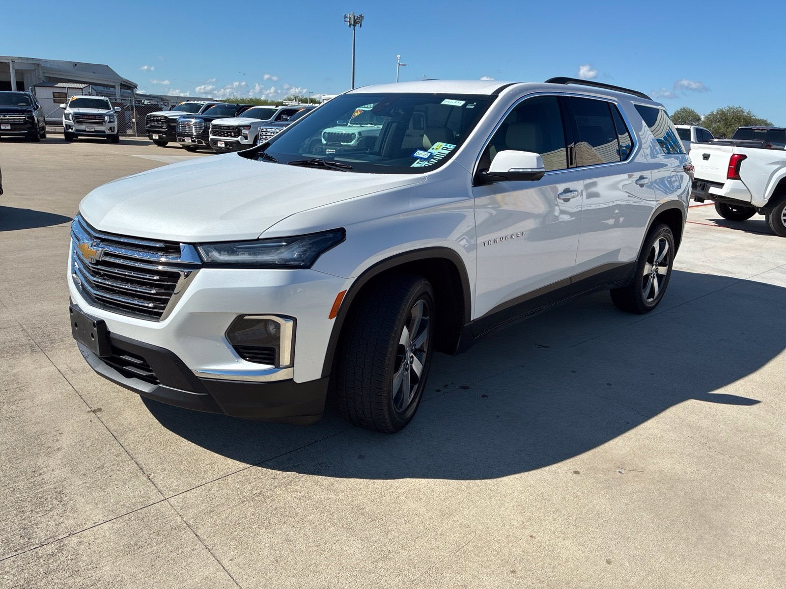 2022 Chevrolet Traverse LT Leather
