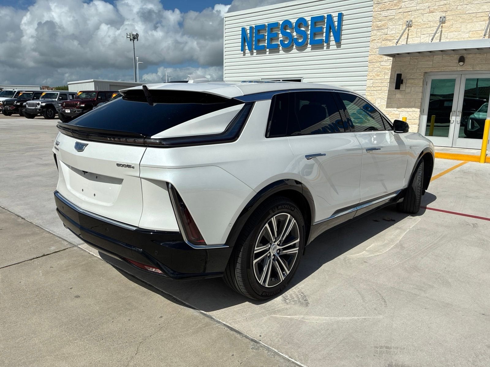 2024 Cadillac LYRIQ Luxury 1