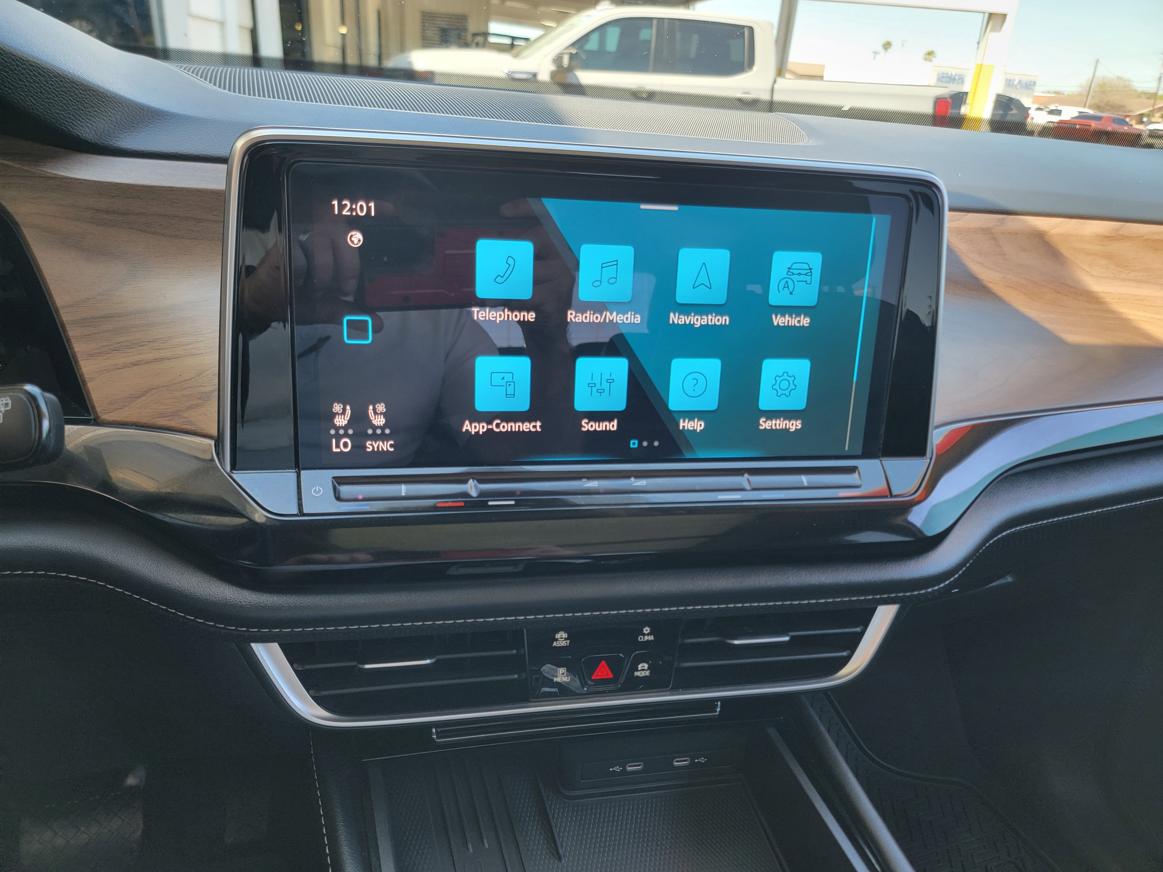 2025 Volkswagen Atlas 2.0T SE w/Technology