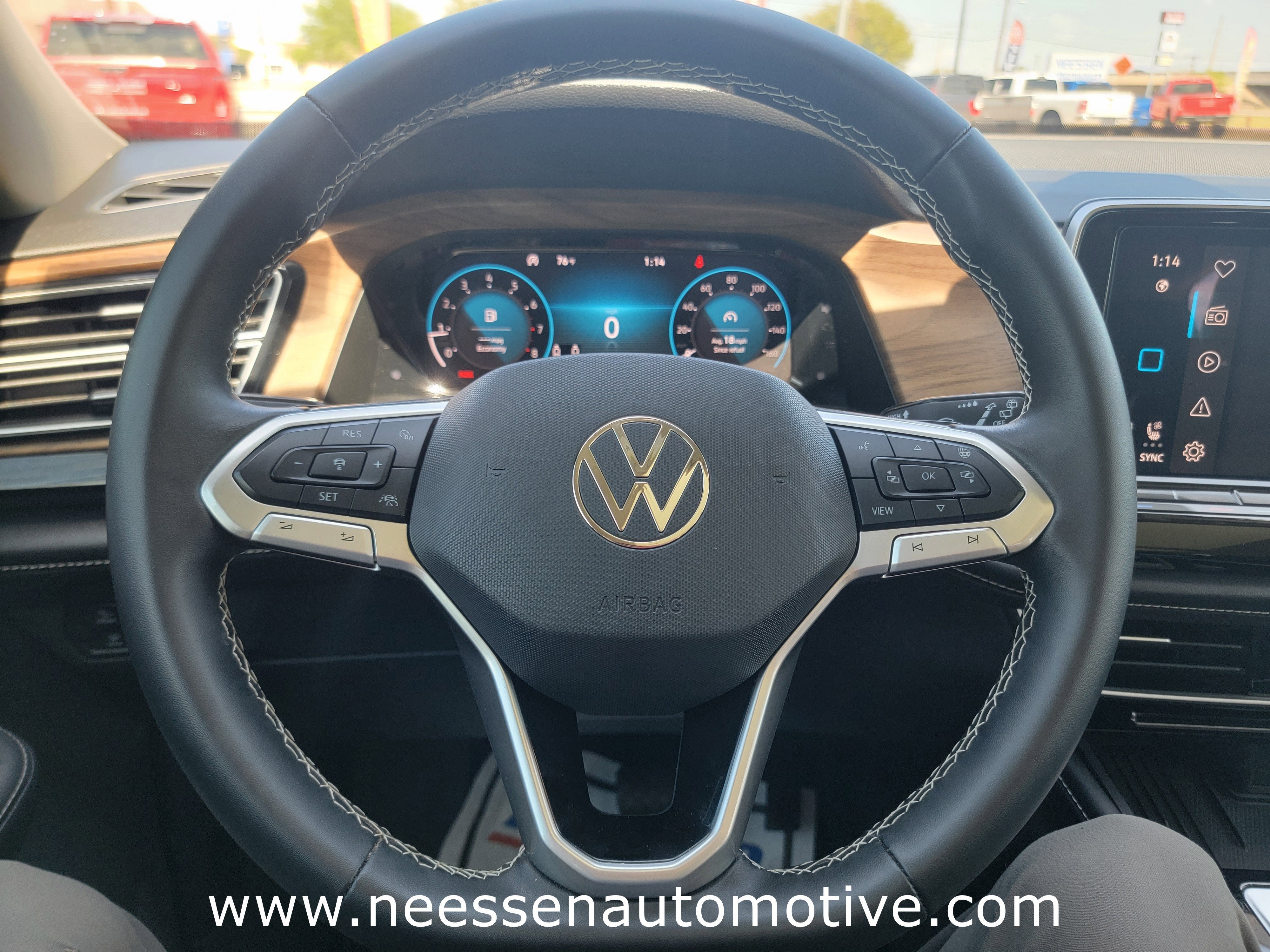 2025 Volkswagen Atlas 2.0T SE w/Technology