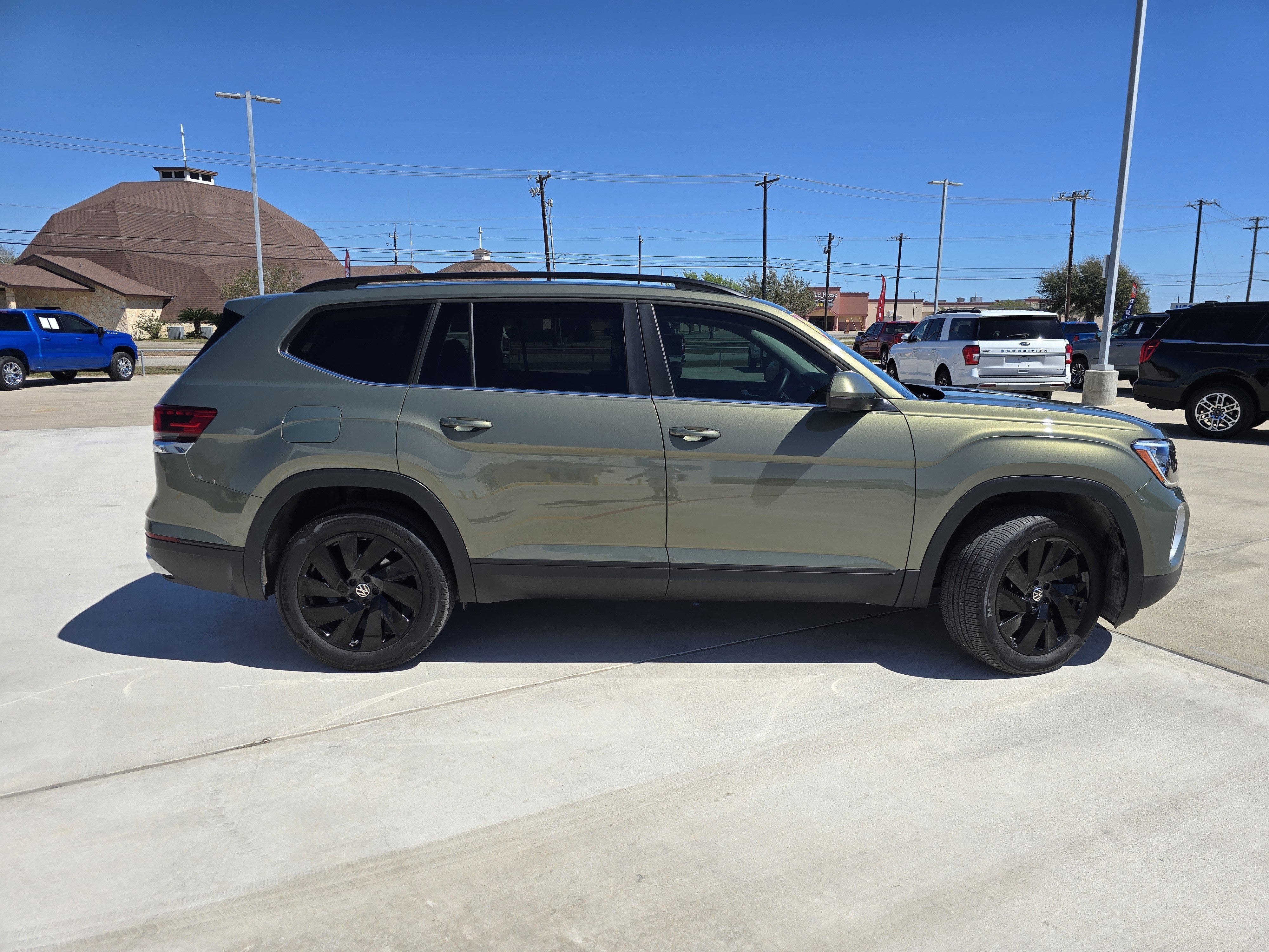 2025 Volkswagen Atlas 2.0T SE w/Technology