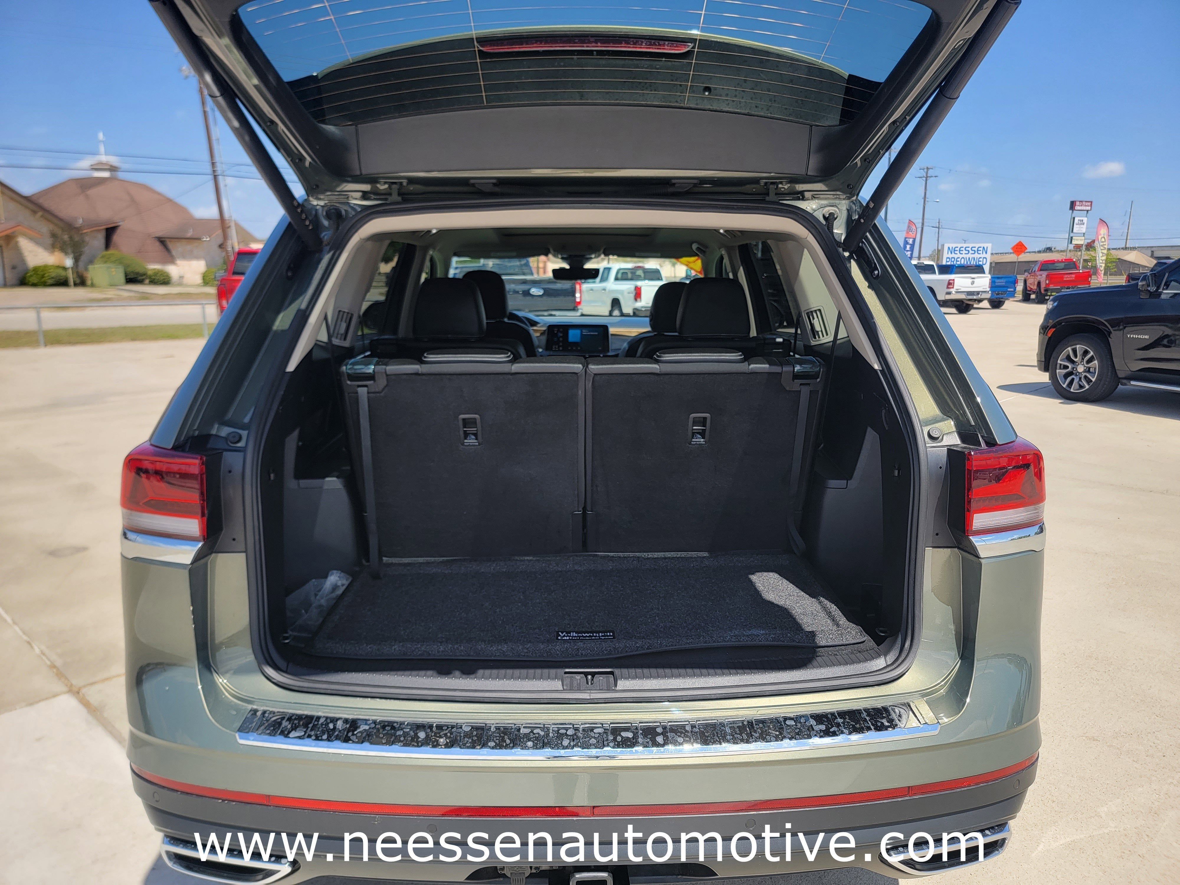 2025 Volkswagen Atlas 2.0T SE w/Technology