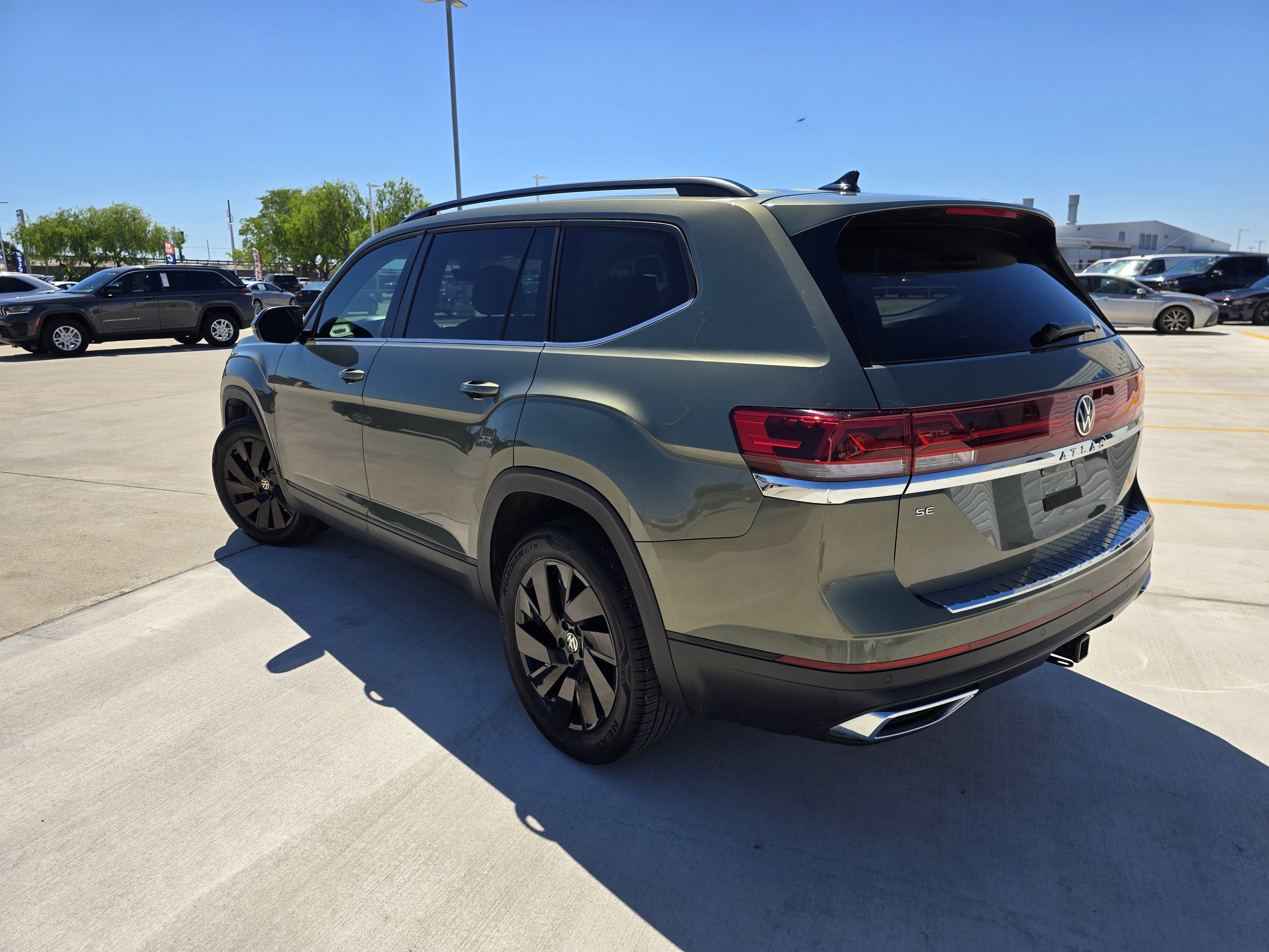 2025 Volkswagen Atlas 2.0T SE w/Technology